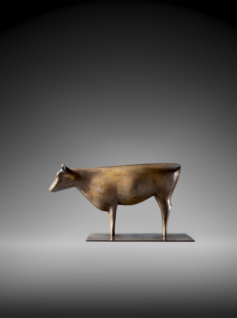 Auf diesem Bild ist das folgende Kunstwerk zu sehen: Ewald Mataré. „Stehende Kuh ‚Windkuh‘“. 1923.