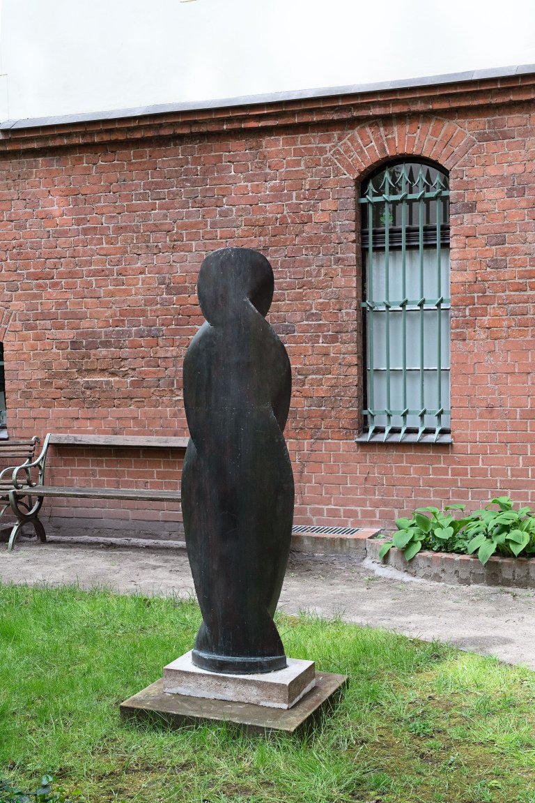 Auf diesem Bild ist das folgende Kunstwerk zu sehen: Michael Croissant. „Figur“. 1996.