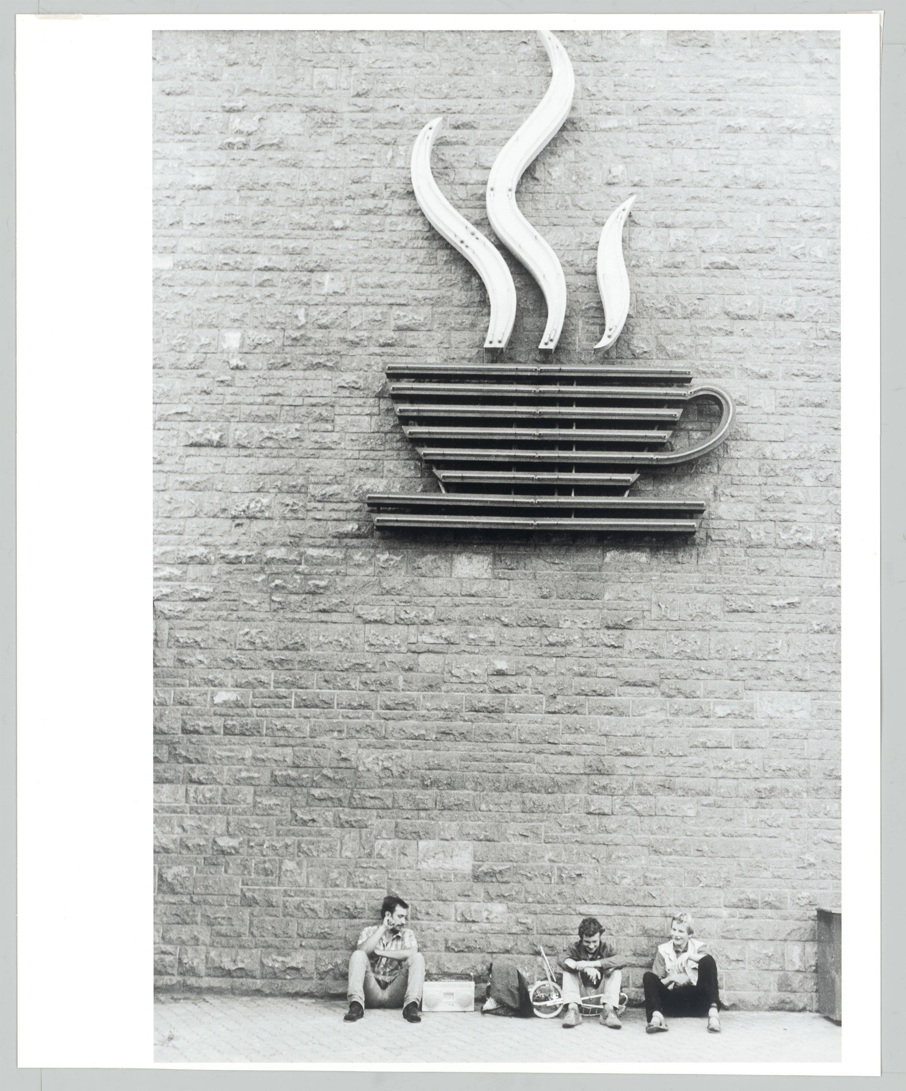 This picture shows the following artwork: Harald Hauswald. ”Am Wasserturm” / Bahnhof Lichtenberg. 1982 and 1980.