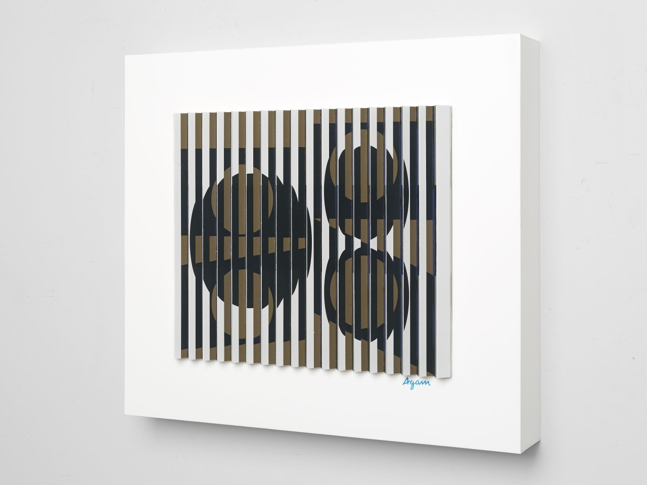 Auf diesem Bild ist das folgende Kunstwerk zu sehen: Yaacov Agam. Inner Eclipse.