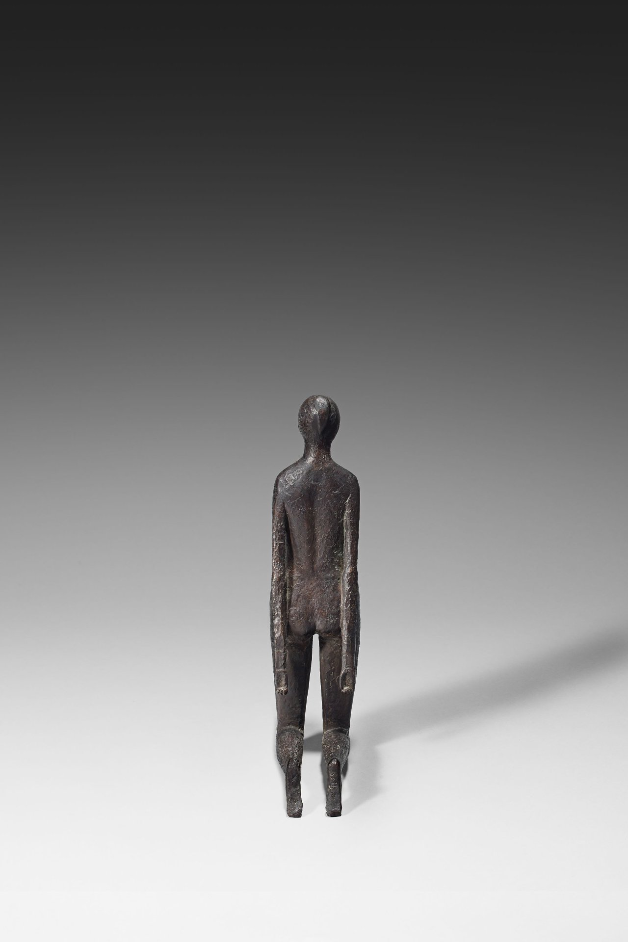 This picture shows the following artwork: Gustav Seitz. ”Kleine Kniende”. 1962.