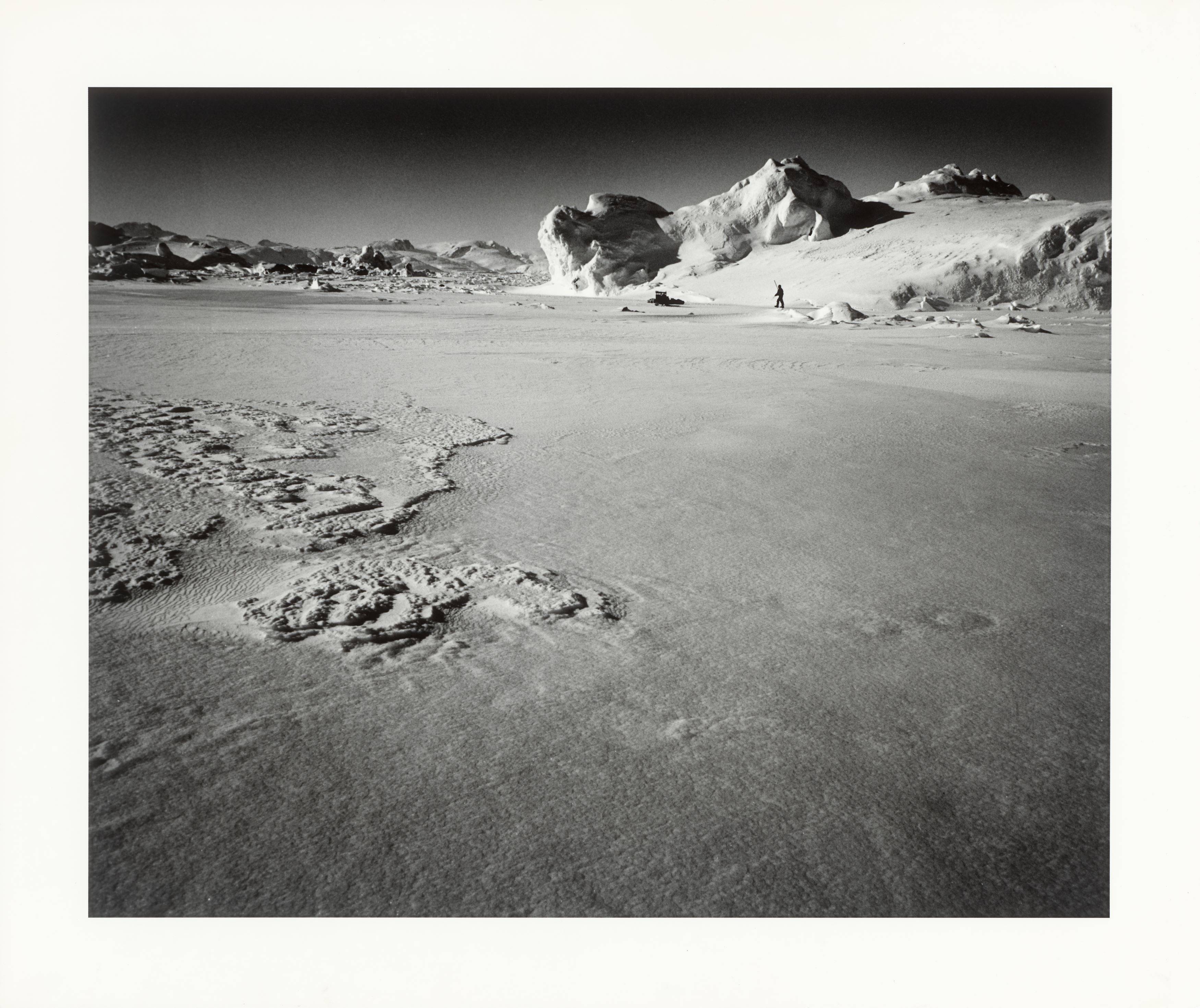 This picture shows the following artwork: Ragnar Axelsson. ”Greenland – Sermiliqfjord”. 1997.