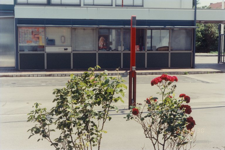 This picture shows the following artwork: Joachim Brohm. From the series ”Areal”, 1992–2002. 1995.