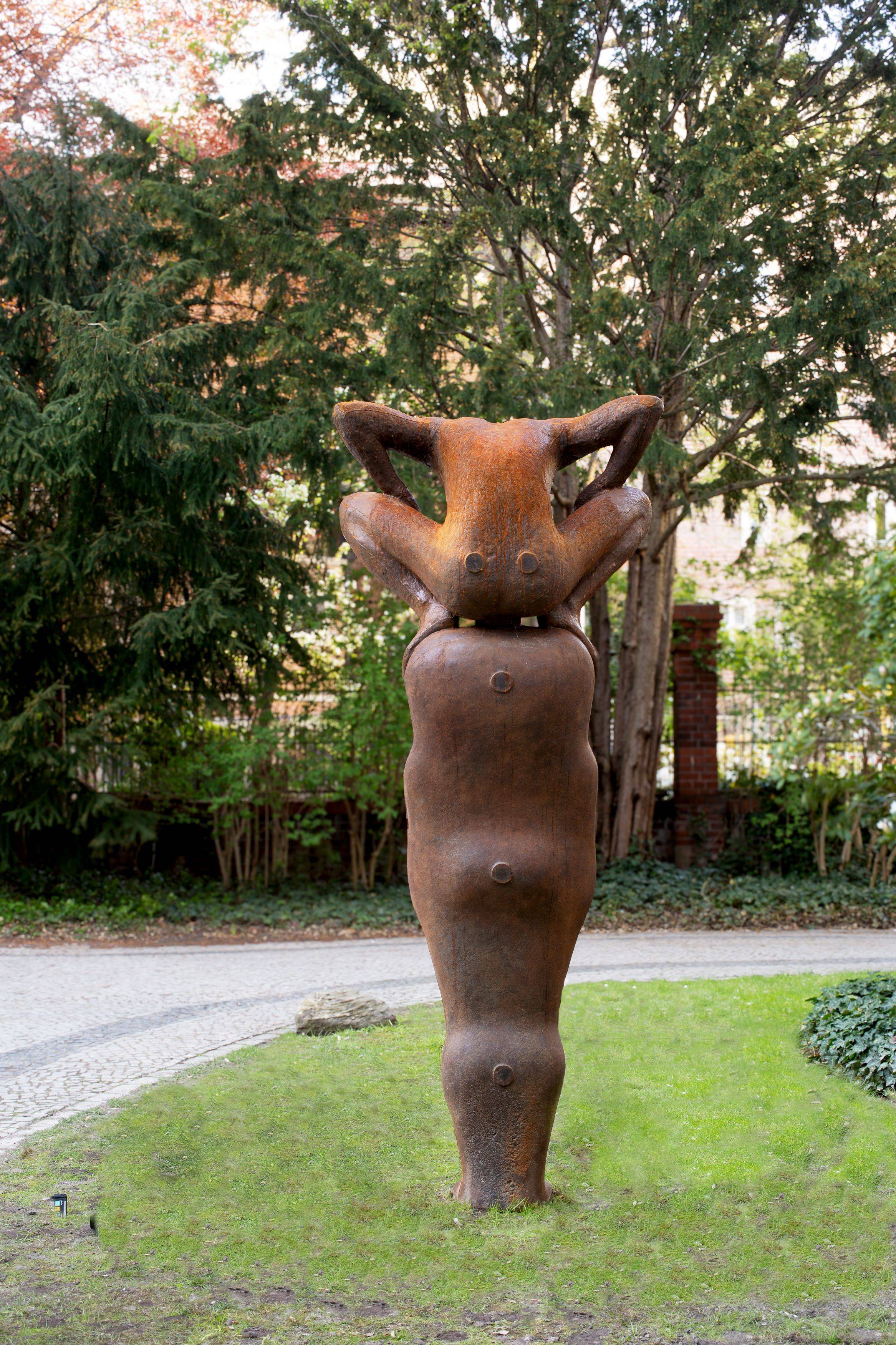 Auf diesem Bild ist das folgende Kunstwerk zu sehen: Antony Gormley. „Bearing II“. 1995.