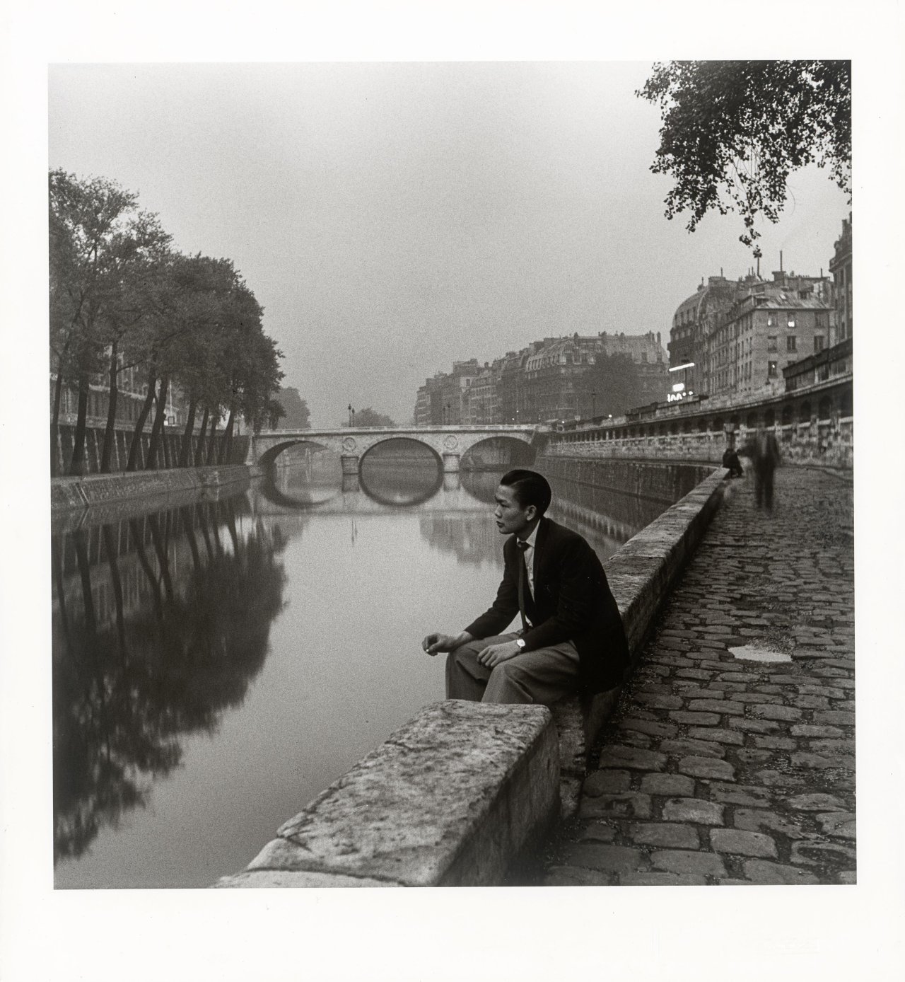 Auf diesem Bild ist das folgende Kunstwerk zu sehen: Louis Stettner. „By the Seine, near Pont St. Michel“. 1951.