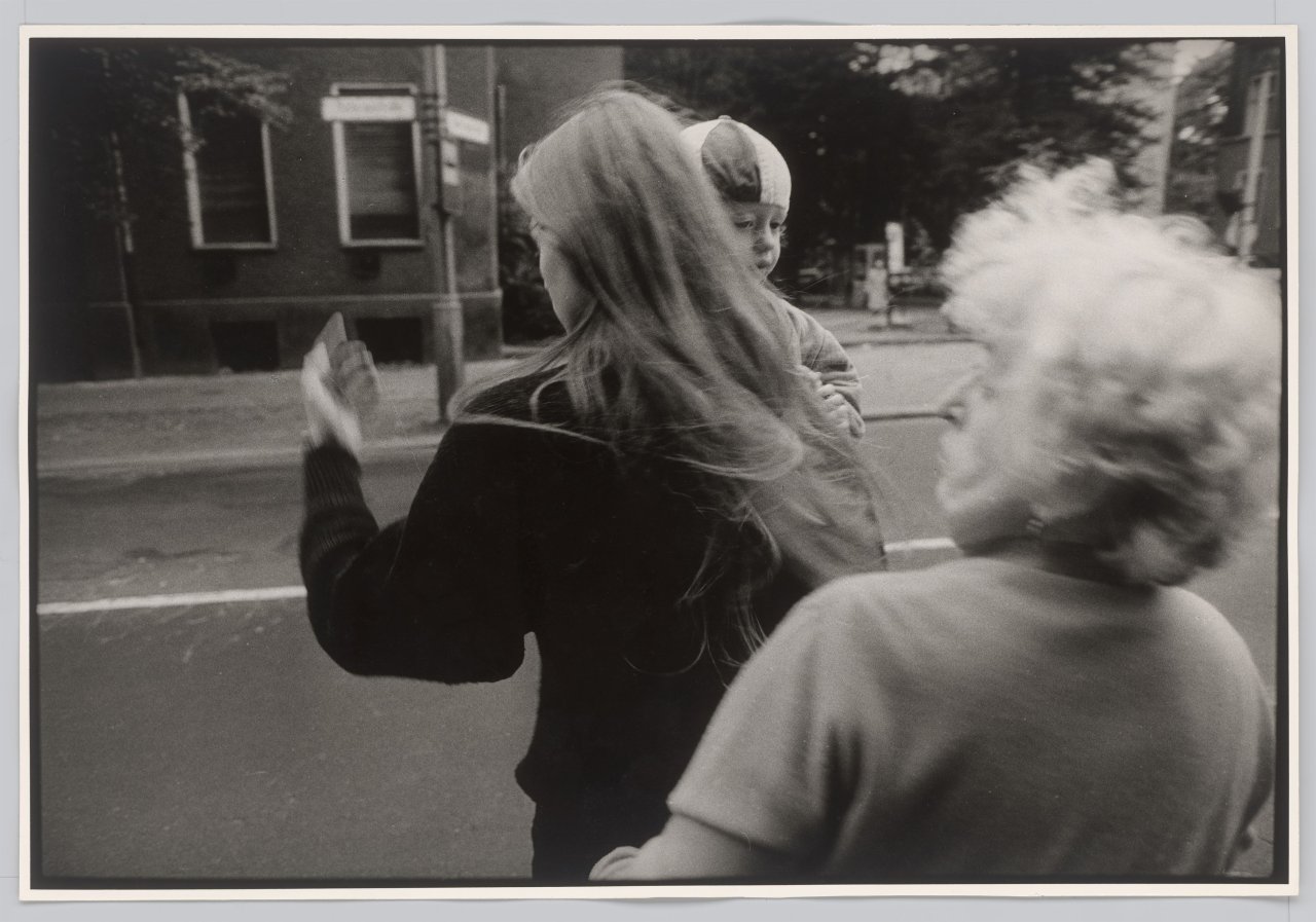 This picture shows the following artwork: Harald Hauswald. ”Berlin Weissensee”. 1986.