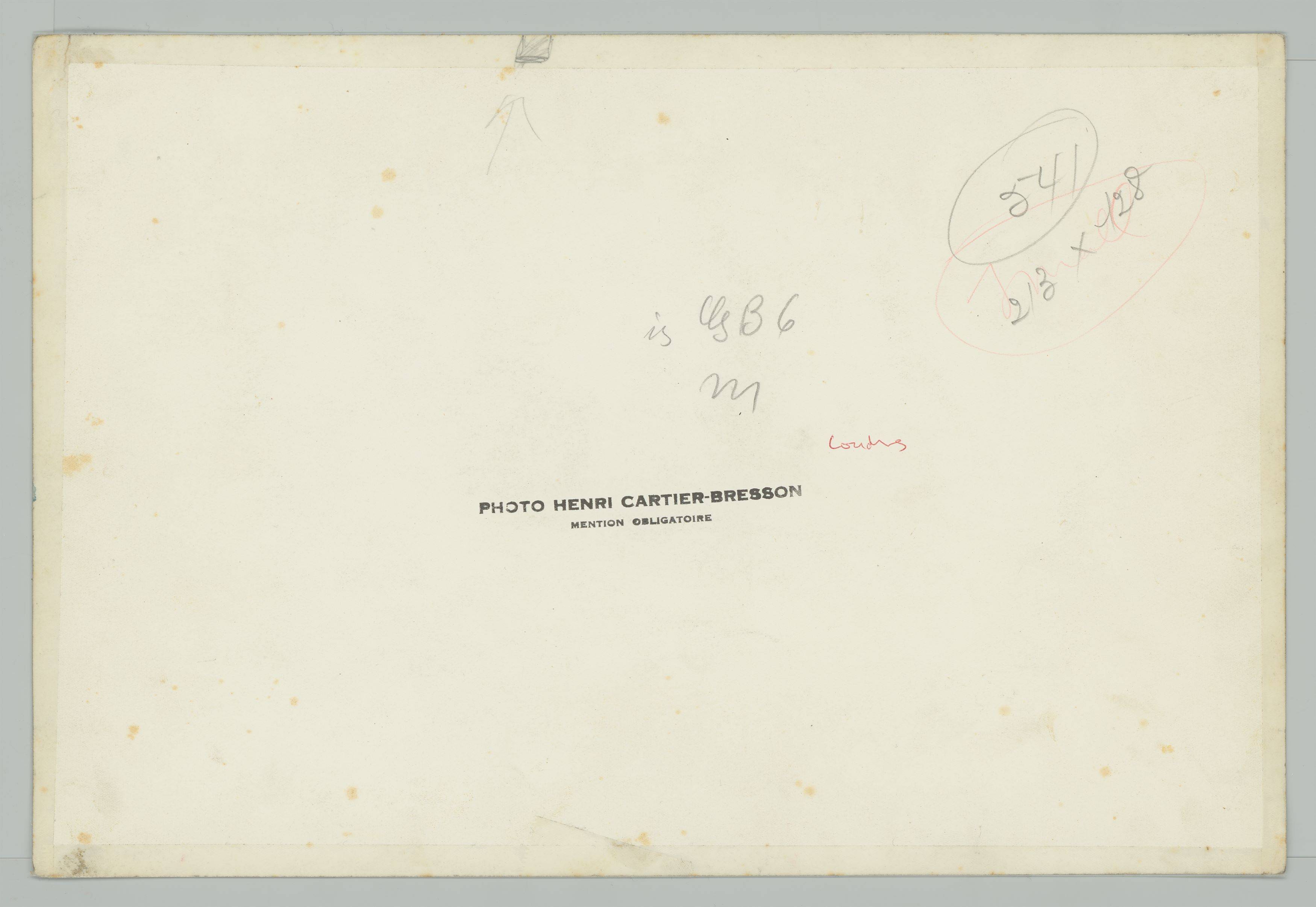 This picture shows the following artwork: Henri Cartier-Bresson. Couronnement du roi George VI, Londres, Angleterre, 12 mai. 1937.