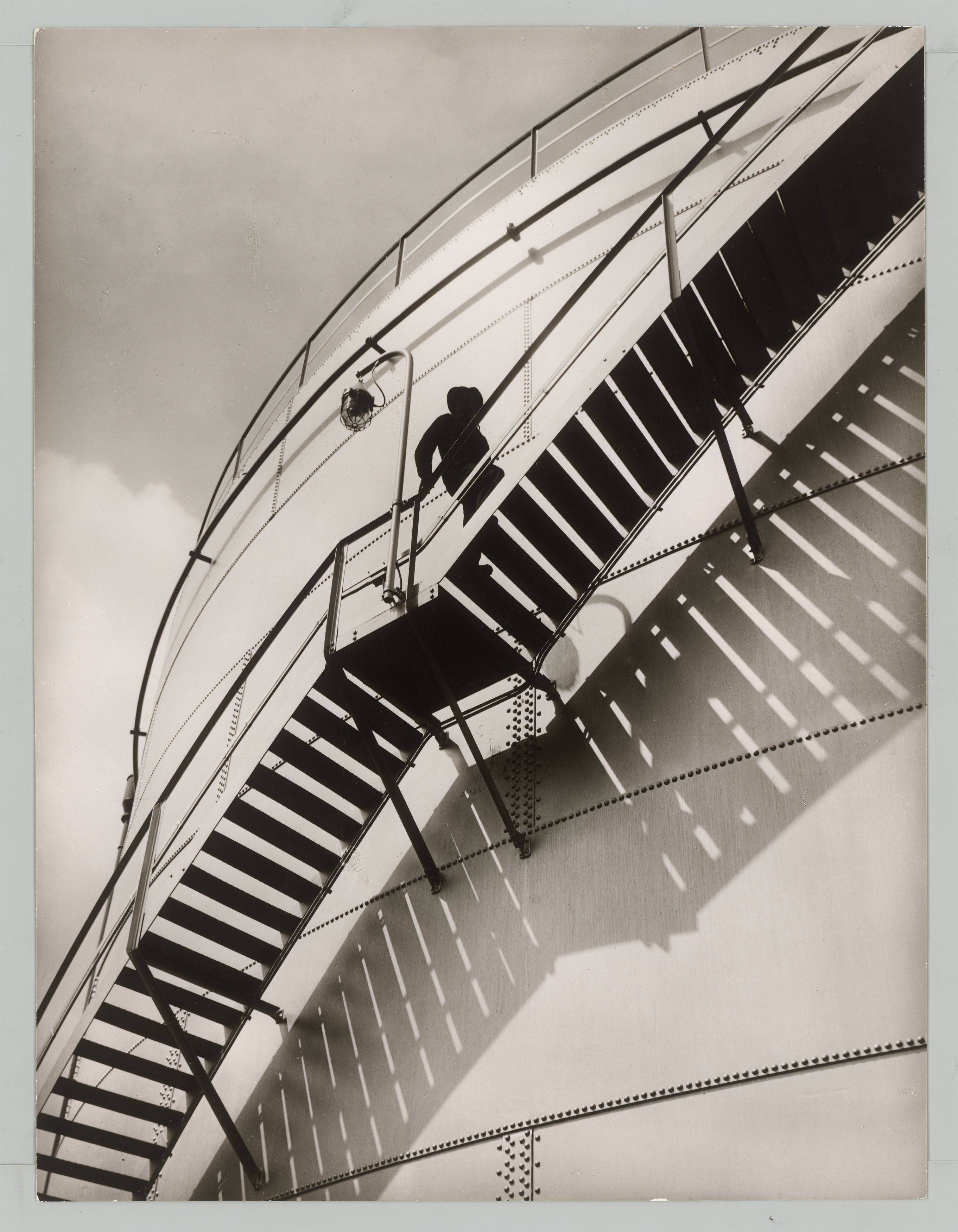 This picture shows the following artwork: Ruth Hallensleben. GBAG [Gelsenberg-Benzin AG in Gelsenkirchen-Horst]. Early 1950s.