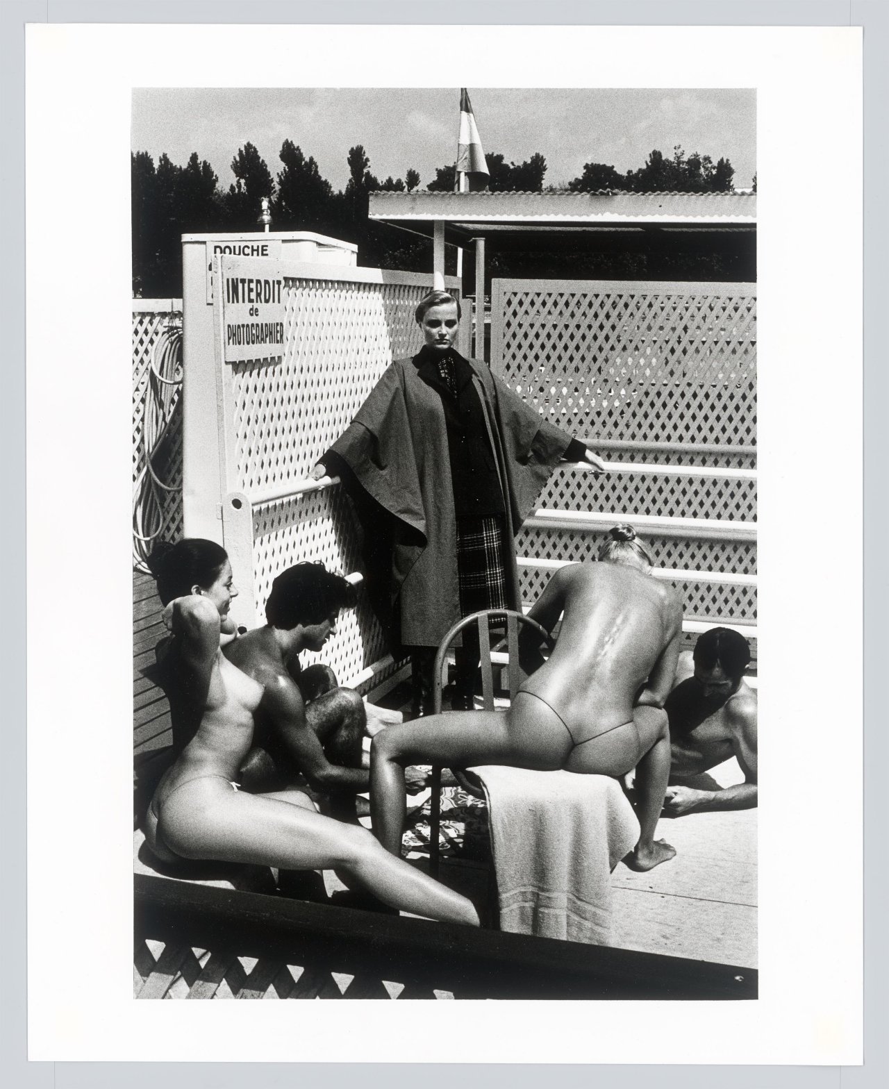 This picture shows the following artwork: Helmut Newton. ”Piscine Deligny, Paris