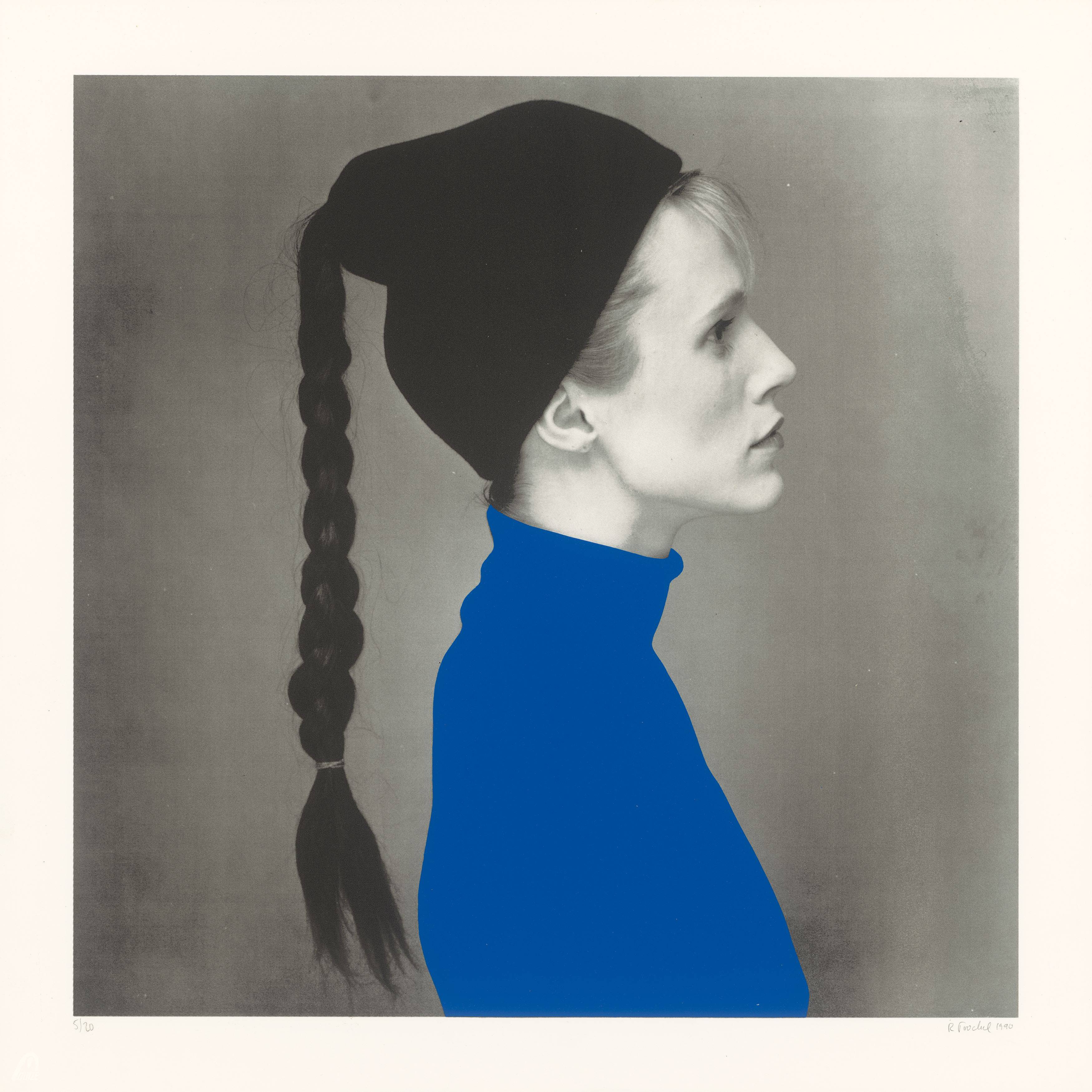 This picture shows the following artwork: Rosemarie Trockel. ”Der blaue Pullover”. 1990.