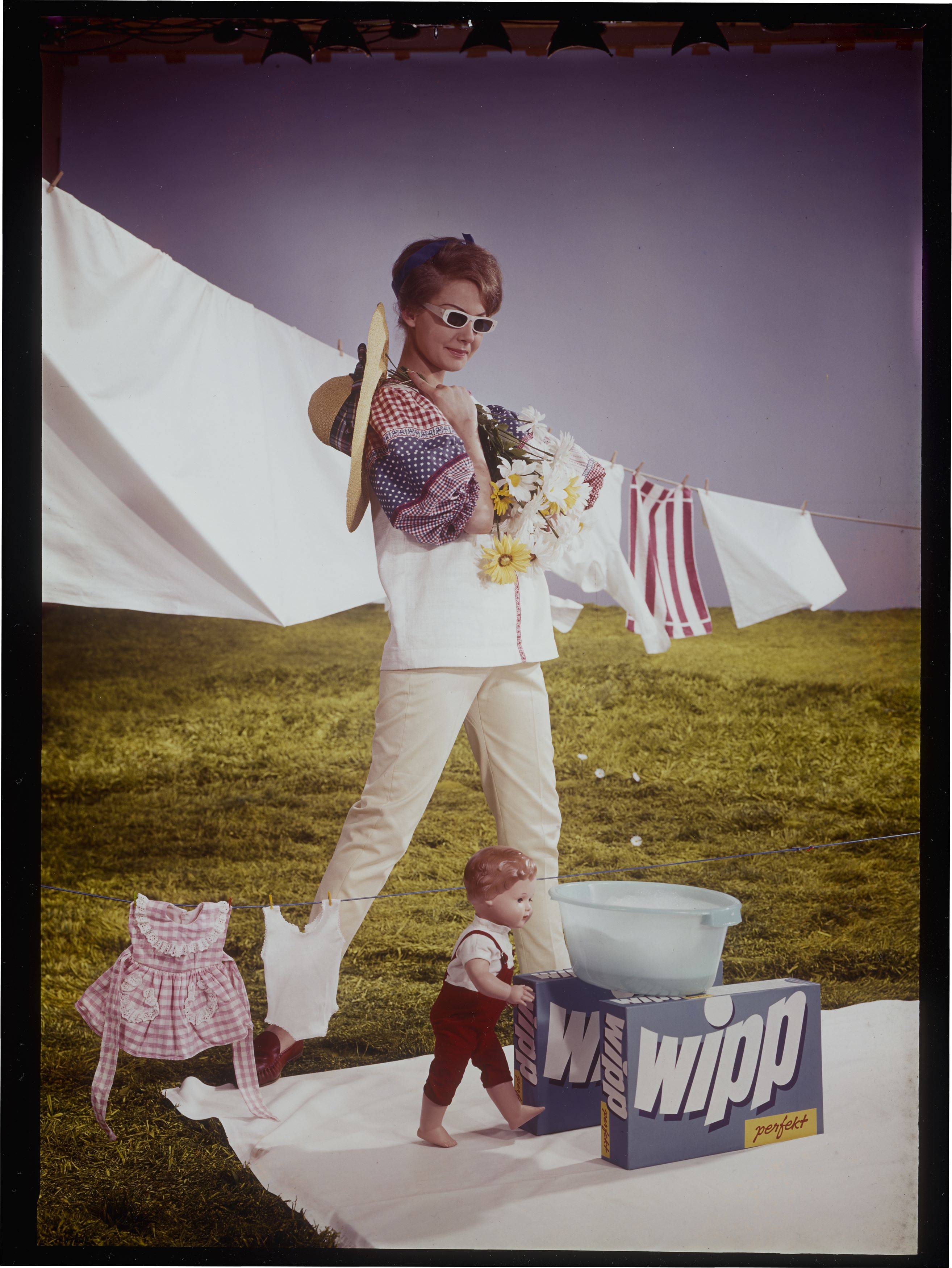 This picture shows the following artwork: Walde Huth. Advertising photographs: 'Schaub Lorenz' Touring Radio / 'Wipp perfekt' Waschmittel / 'Schiesser' Unterwäsche. 1950s/60s.