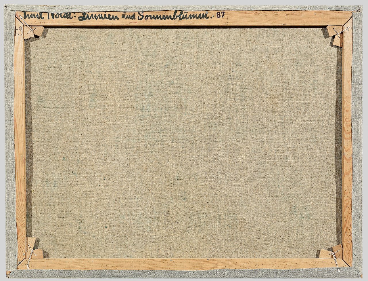 Auf diesem Bild ist das folgende Kunstwerk zu sehen: Emil Nolde. „Zinnien und Sonnenblumen“. 1940.