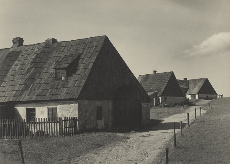 This picture shows the following artwork: Albert Renger-Patzsch. ”Erzgebirg.[e] Häuser b/ Zinnwald”. Circa 1936.