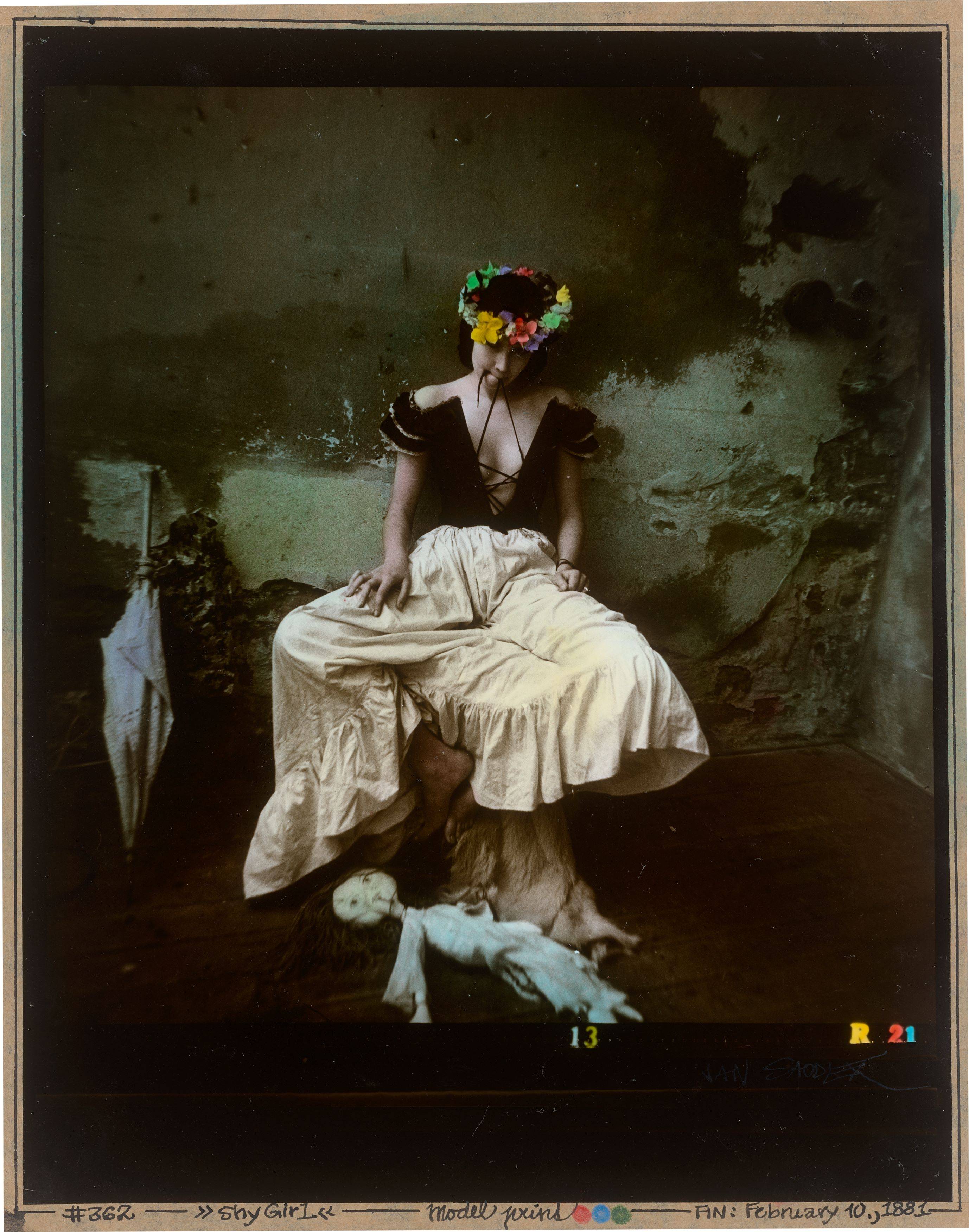 Auf diesem Bild ist das folgende Kunstwerk zu sehen: Jan Saudek. „Shy Girl“. 1981.