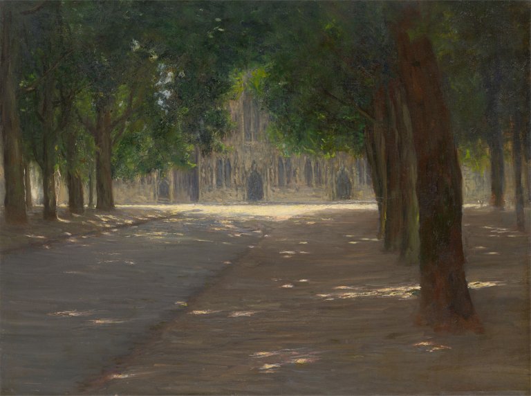 Auf diesem Bild ist das folgende Kunstwerk zu sehen:  Deutsch, um 1880. Verschattete Allee mit gotischer Kirchenfassade.