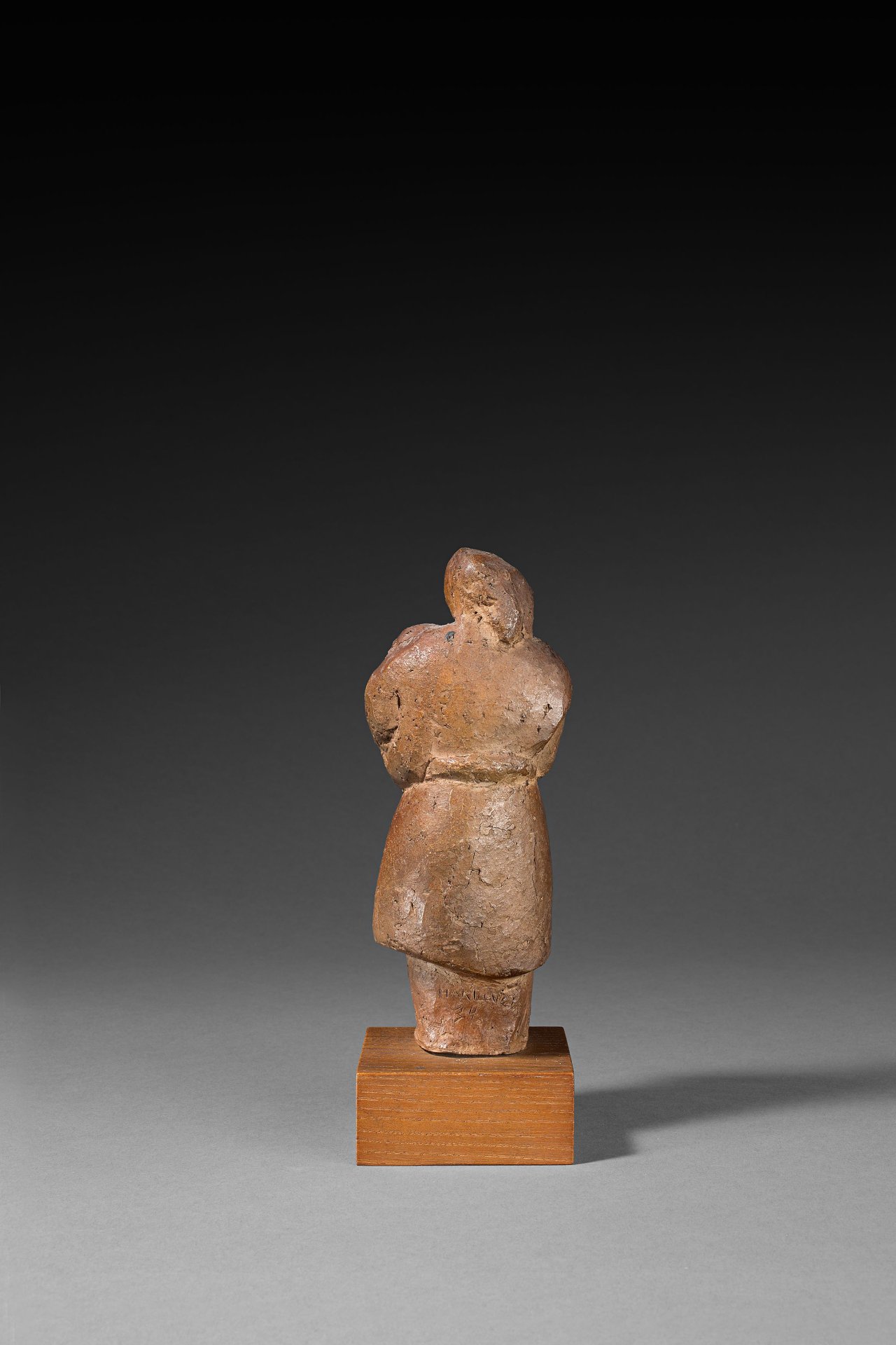 This picture shows the following artwork: Karl Hartung. Standing woman with child. 1934.