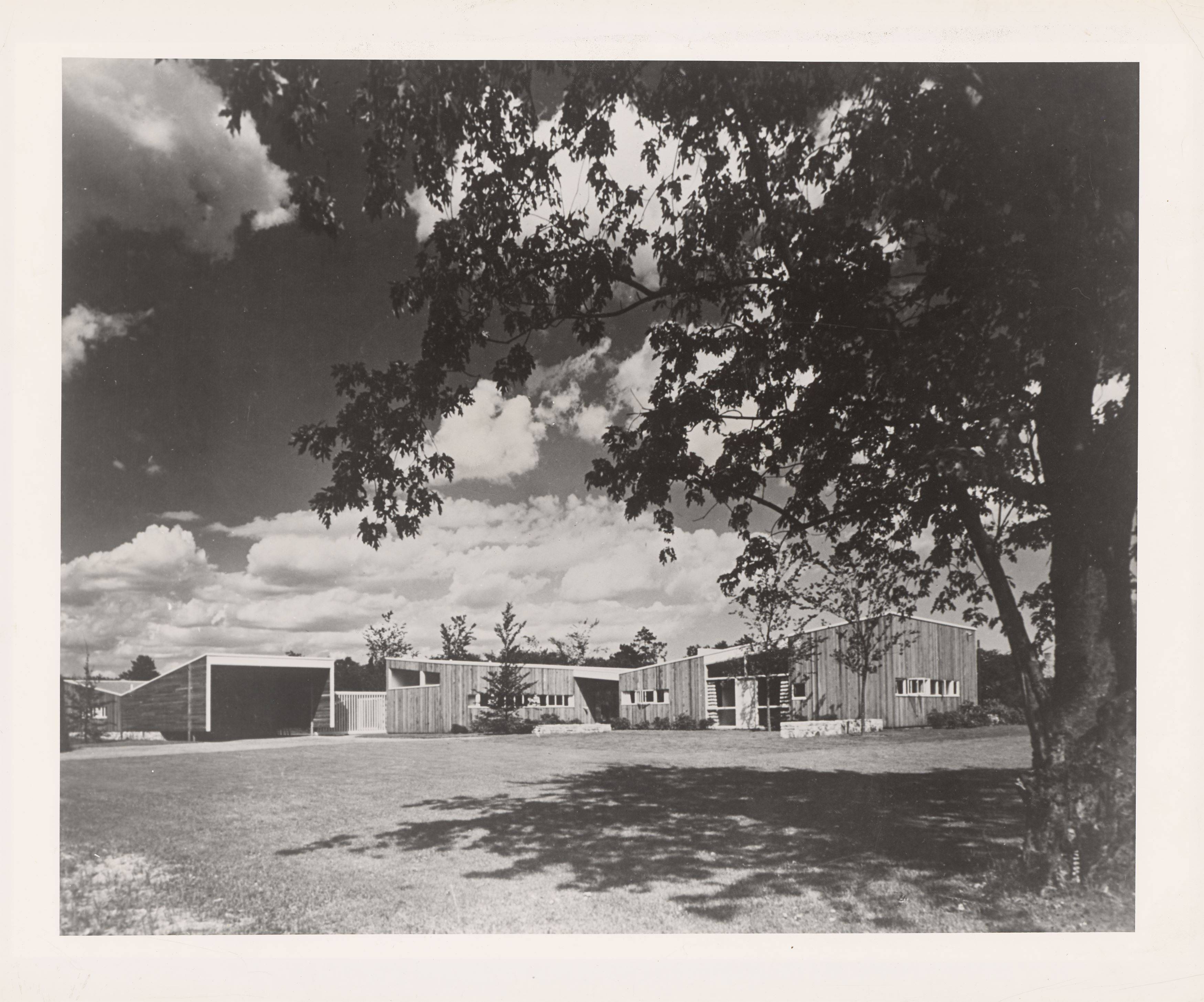 This picture shows the following artwork: Ezra Stoller. Geller House I, Marcel Breuer (1945) Lawrence, NY. 1945.