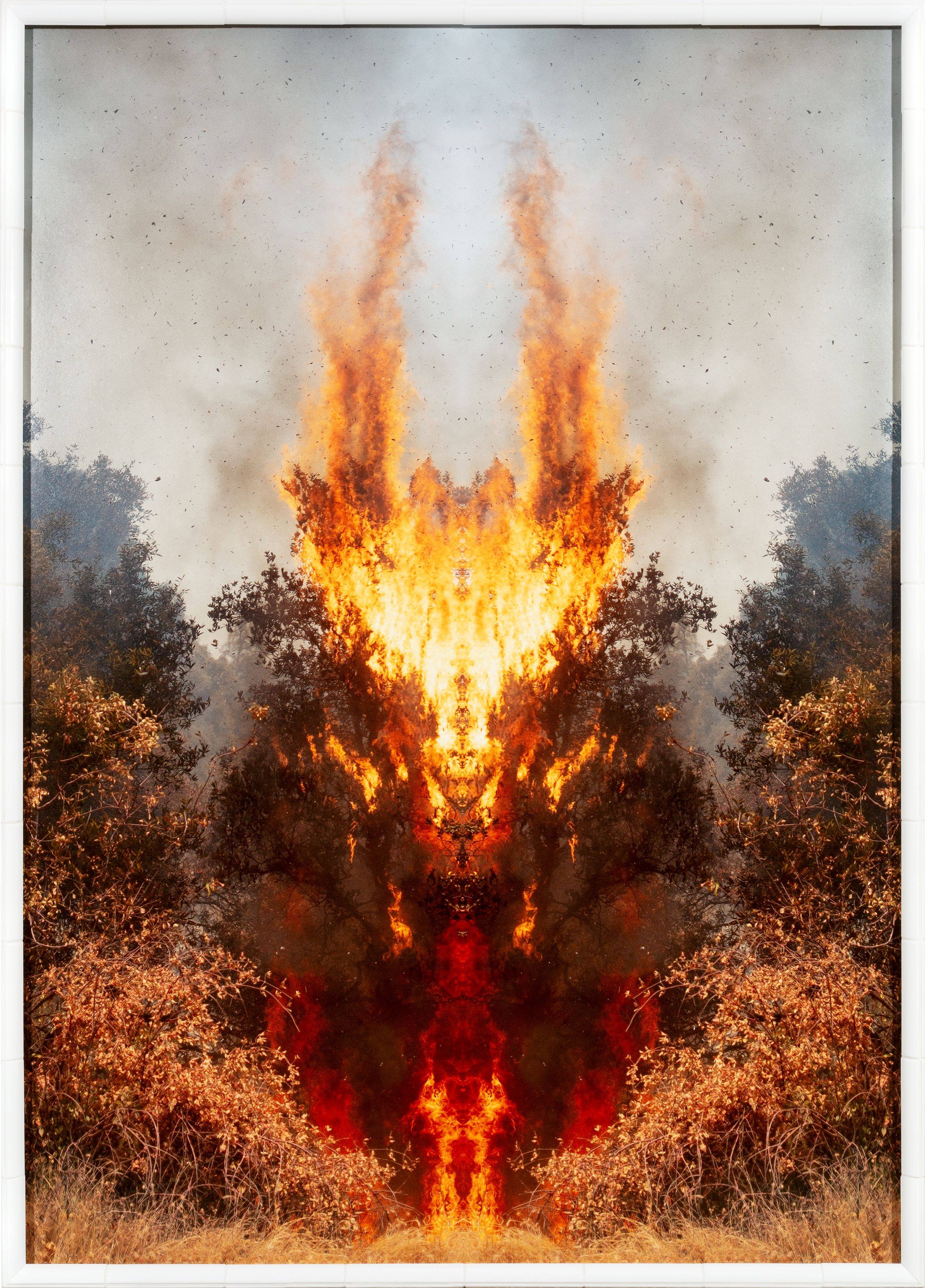 Auf diesem Bild ist das folgende Kunstwerk zu sehen: Julius von Bismarck. „FEUER MIT FEUER (TEST APPARAT #1)“. 2020.