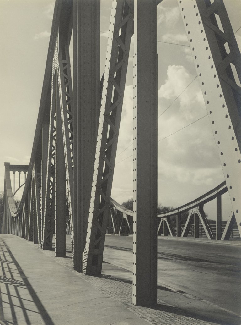 This picture shows the following artwork: Max Baur. Glienicker Brücke, Potsdam. Before 1938.