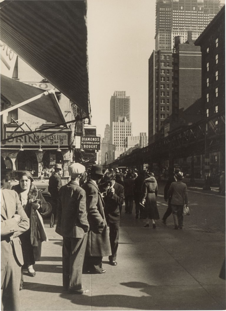 Auf diesem Bild ist das folgende Kunstwerk zu sehen: Dr. Paul Wolff. Sixth Avenue, Manhattan, New York City. 1932.