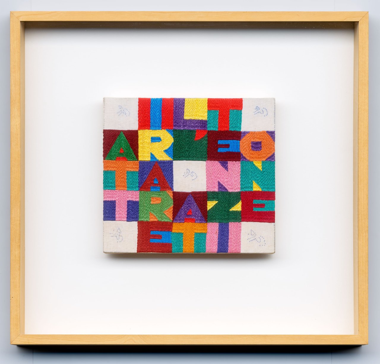 This picture shows the following artwork: Alighiero Boetti. ”Attirare l´attenzione”. 1987.