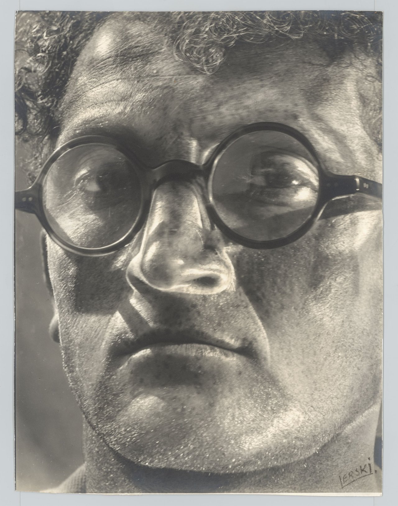 This picture shows the following artwork: Helmar Lerski (i.e. Schmuklerski, Israel). Metamorphosis through Light, Tel-Aviv. 1935–1936.