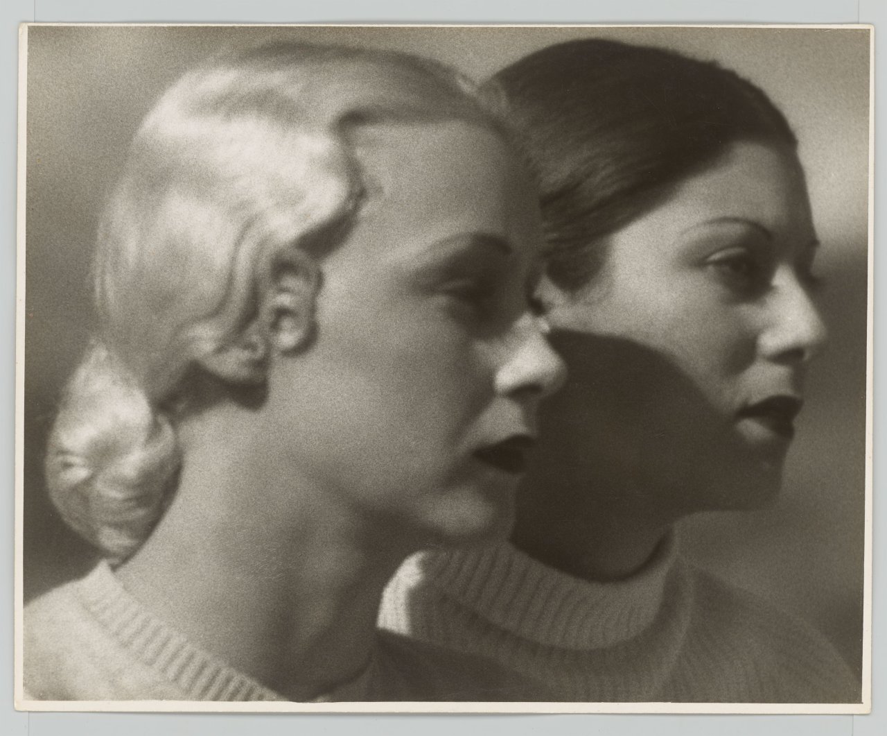 Auf diesem Bild ist das folgende Kunstwerk zu sehen: Martin Munkácsi (d.i. Márton Memelstein). Hollywood Models. 1935–1940.