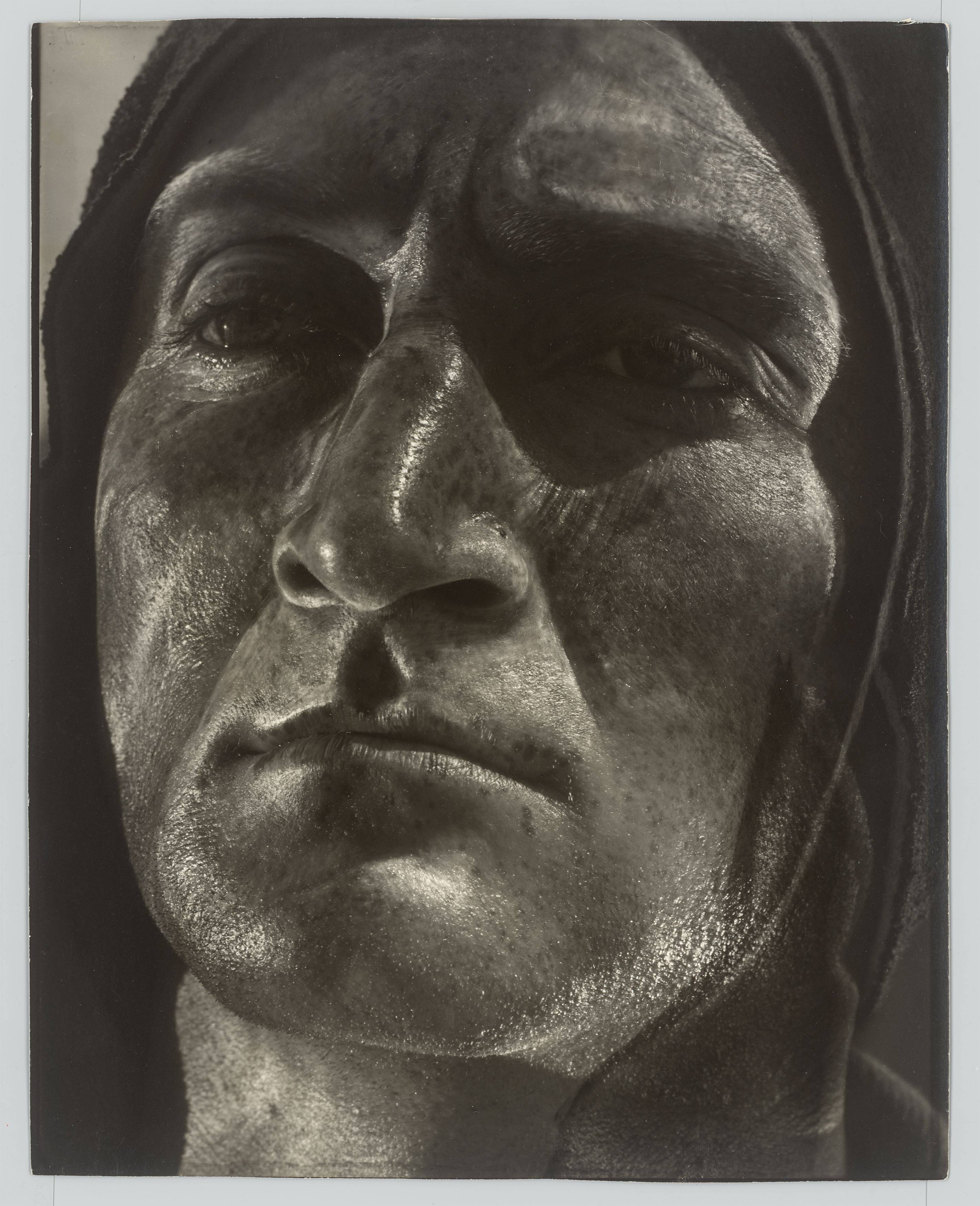 This picture shows the following artwork: Helmar Lerski (i.e. Schmuklerski, Israel). Metamorphosis through Light, Tel-Aviv. 1935–1936.