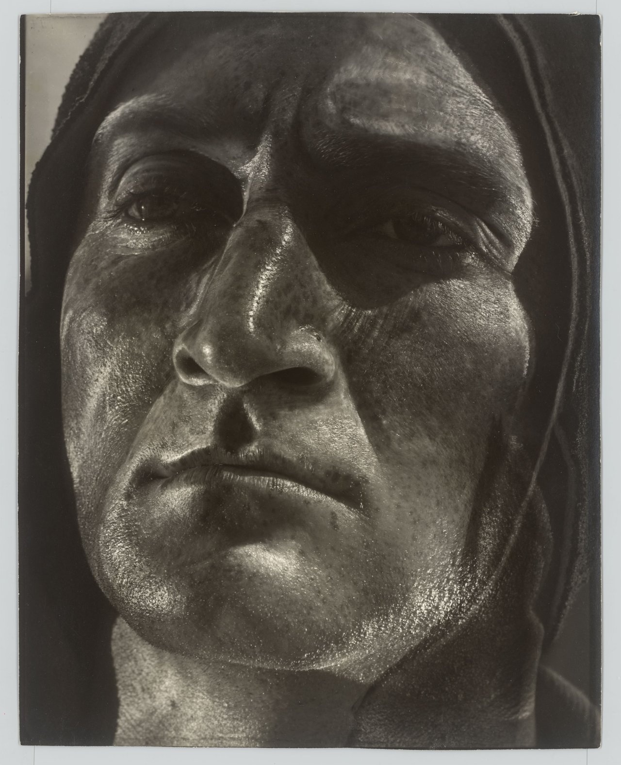 This picture shows the following artwork: Helmar Lerski (i.e. Schmuklerski, Israel). Metamorphosis through Light, Tel-Aviv. 1935–1936.