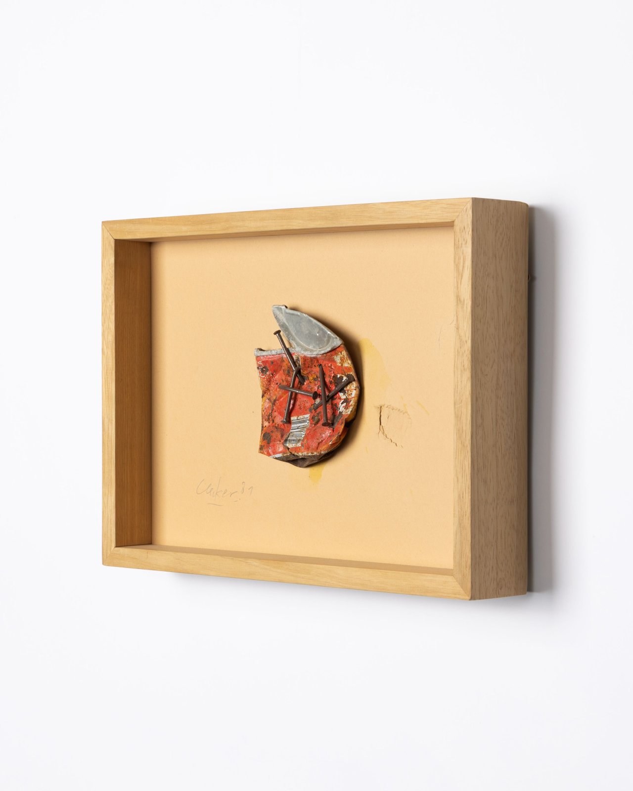 Auf diesem Bild ist das folgende Kunstwerk zu sehen: Günther Uecker. Aus: Wüstenfunde. 1981 .