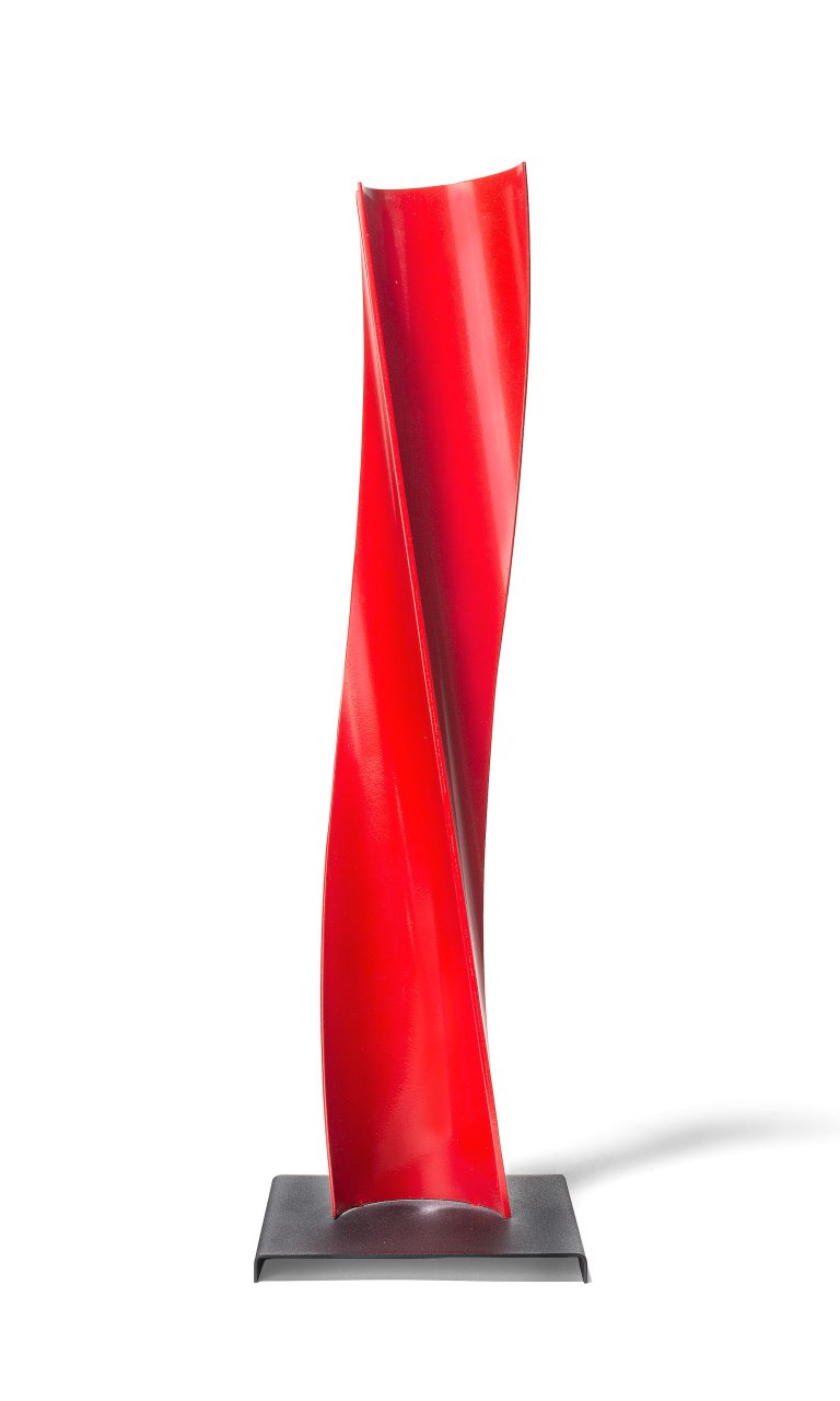 This picture shows the following artwork: Gottfried Honegger. ”Pliage C.108”. 2000.
