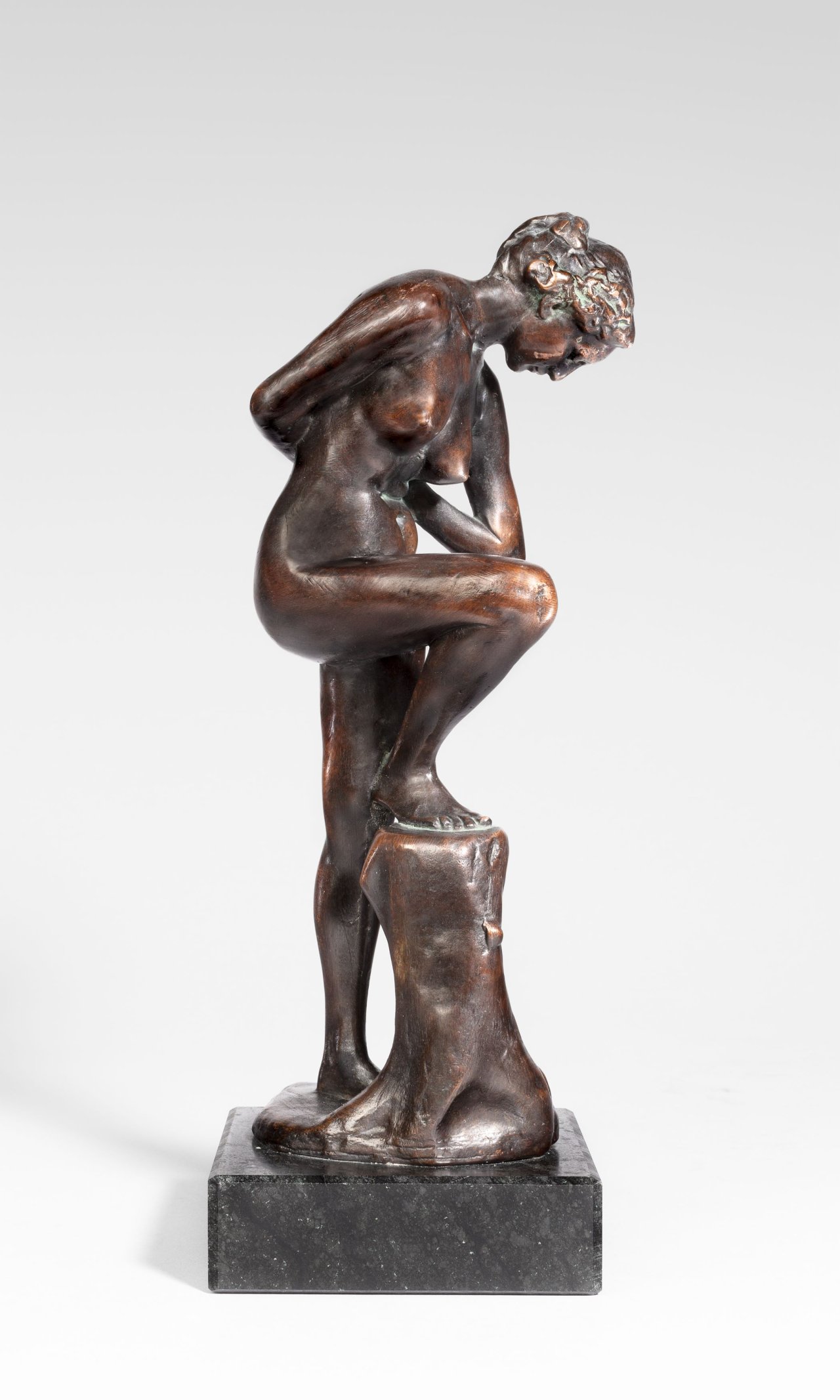 This picture shows the following artwork: Max Klinger. ”Badende, sich im Wasser spiegelnd”. 1896-97.