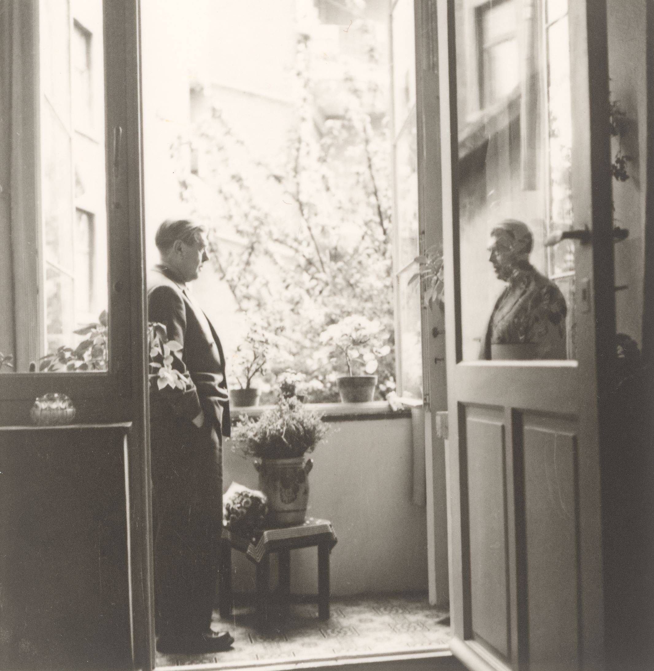 This picture shows the following artwork: René Magritte. La Fidélité des Images, 1928–1955.