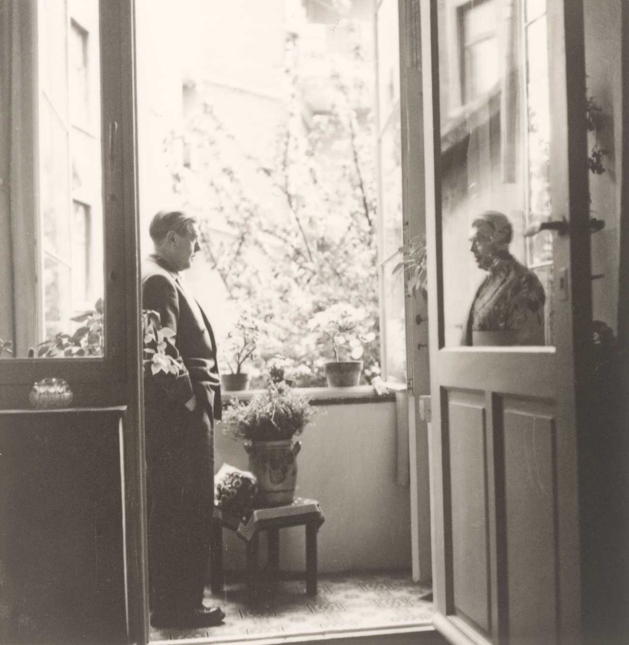 This picture shows the following artwork: René Magritte. La Fidélité des Images, 1928–1955.