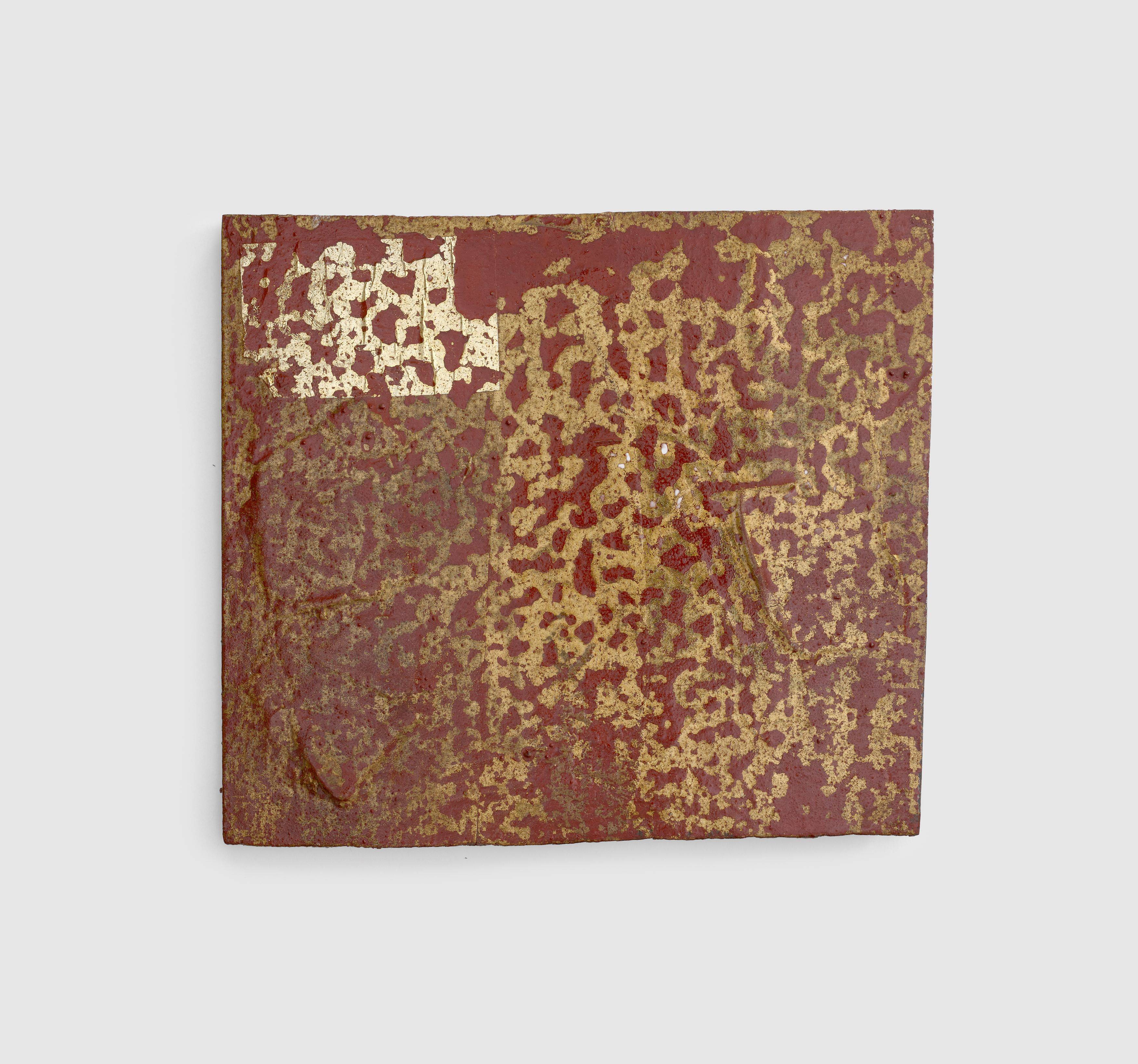 Auf diesem Bild ist das folgende Kunstwerk zu sehen: Hermann Glöckner. Informelle goldene Struktur auf rotbraunem Grund.