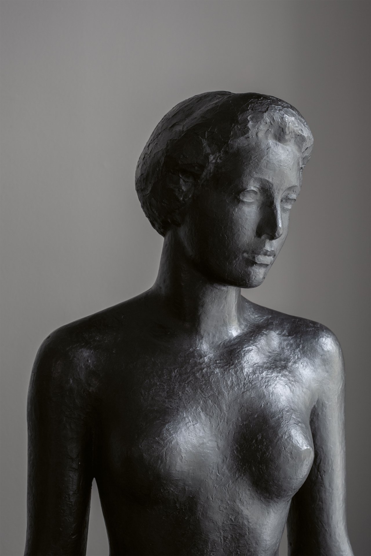 Auf diesem Bild ist das folgende Kunstwerk zu sehen: Georg Kolbe. „Stehende Frau“. 1915/16.