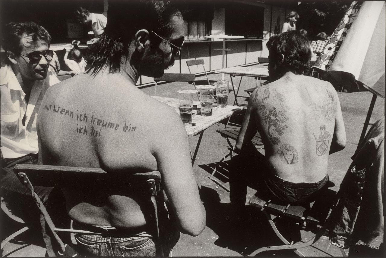 This picture shows the following artwork: Harald Hauswald. ”Weissensee”. 1983.