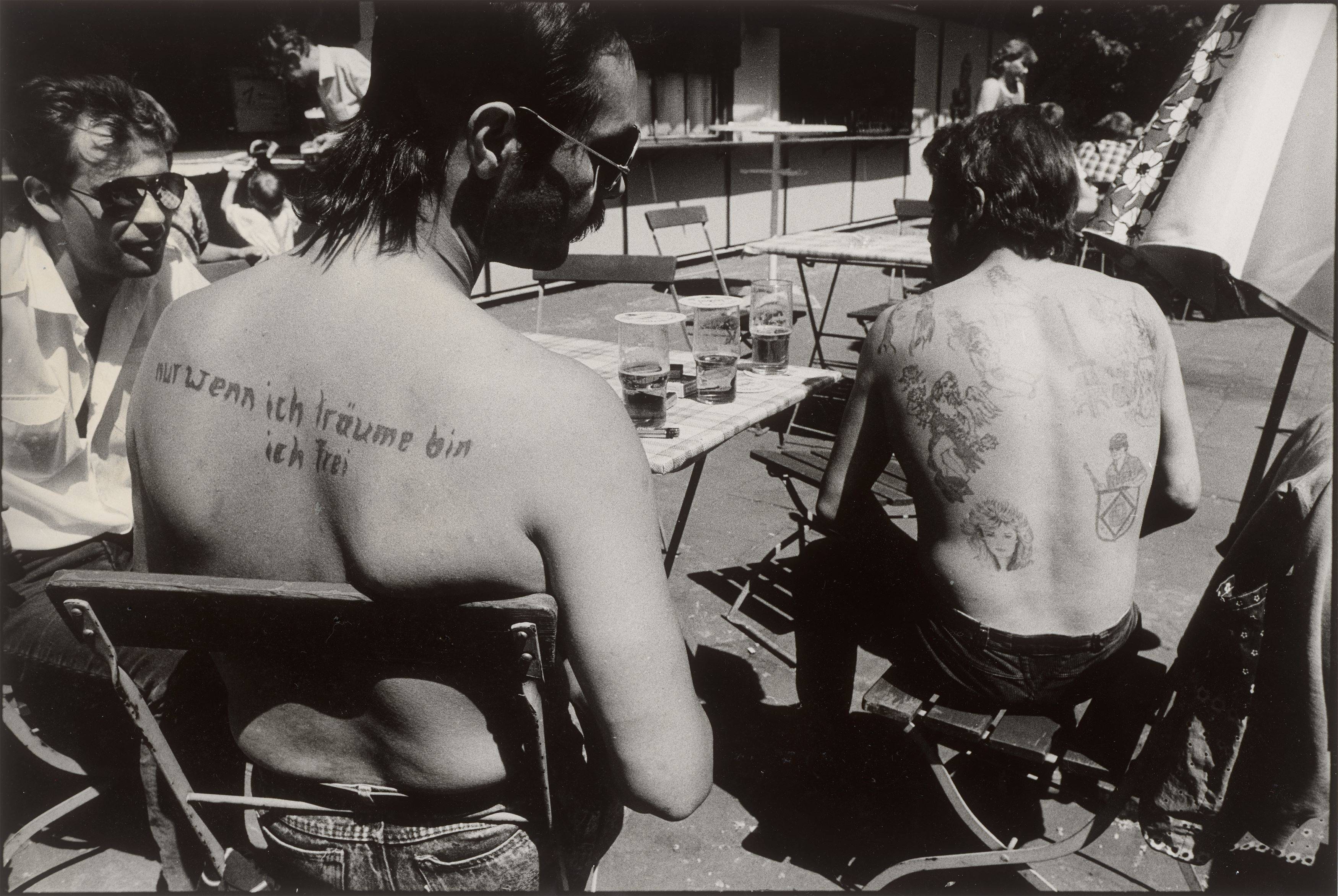 This picture shows the following artwork: Harald Hauswald. ”Weissensee”. 1983.