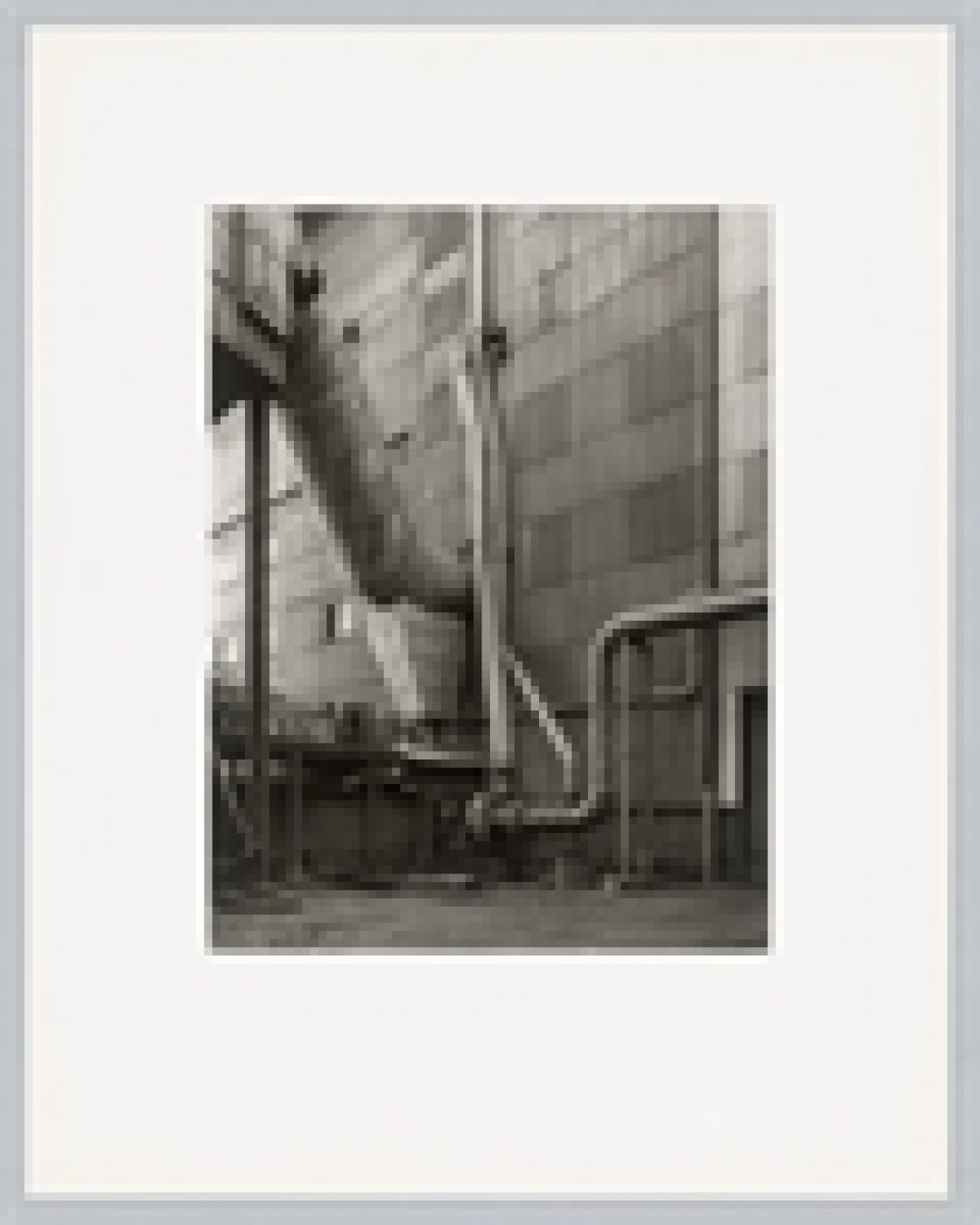 Auf diesem Bild ist das folgende Kunstwerk zu sehen: Bernd und Hilla Becher. „Walls and Conduits“. 1991.