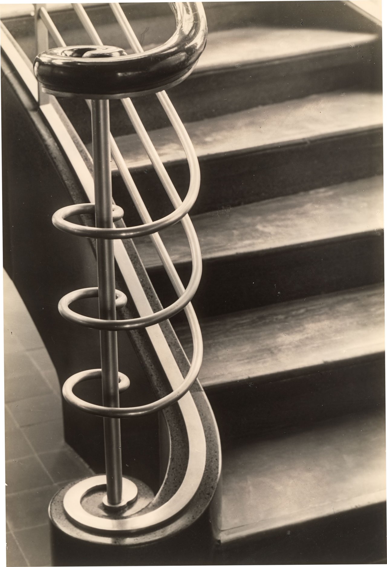 Auf diesem Bild ist das folgende Kunstwerk zu sehen: Max Baur. Konvolut: Treppenhäuser. 1950er–Jahre.