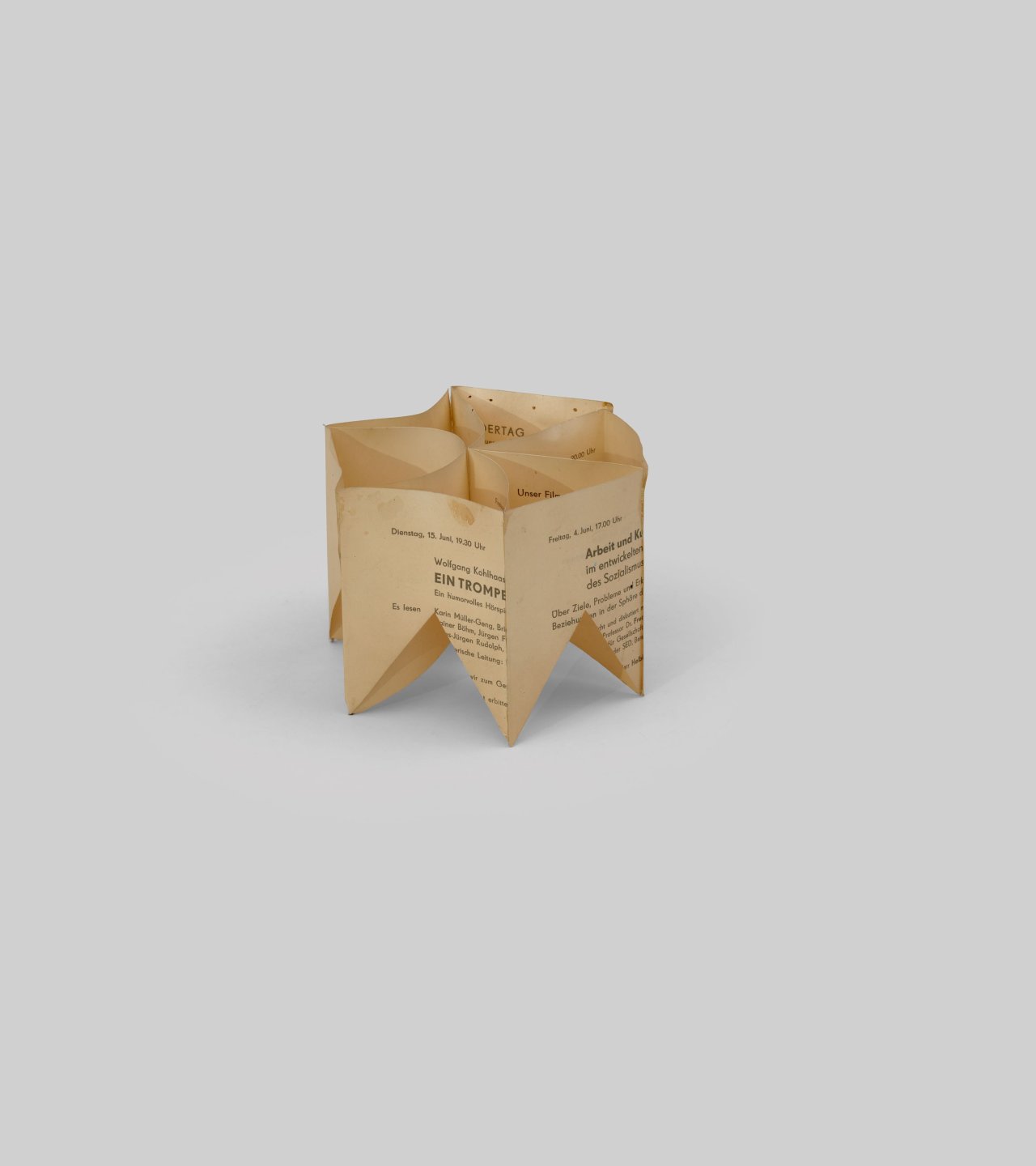 Auf diesem Bild ist das folgende Kunstwerk zu sehen: Hermann Glöckner. Sechszackiger Aufbau. 1971.