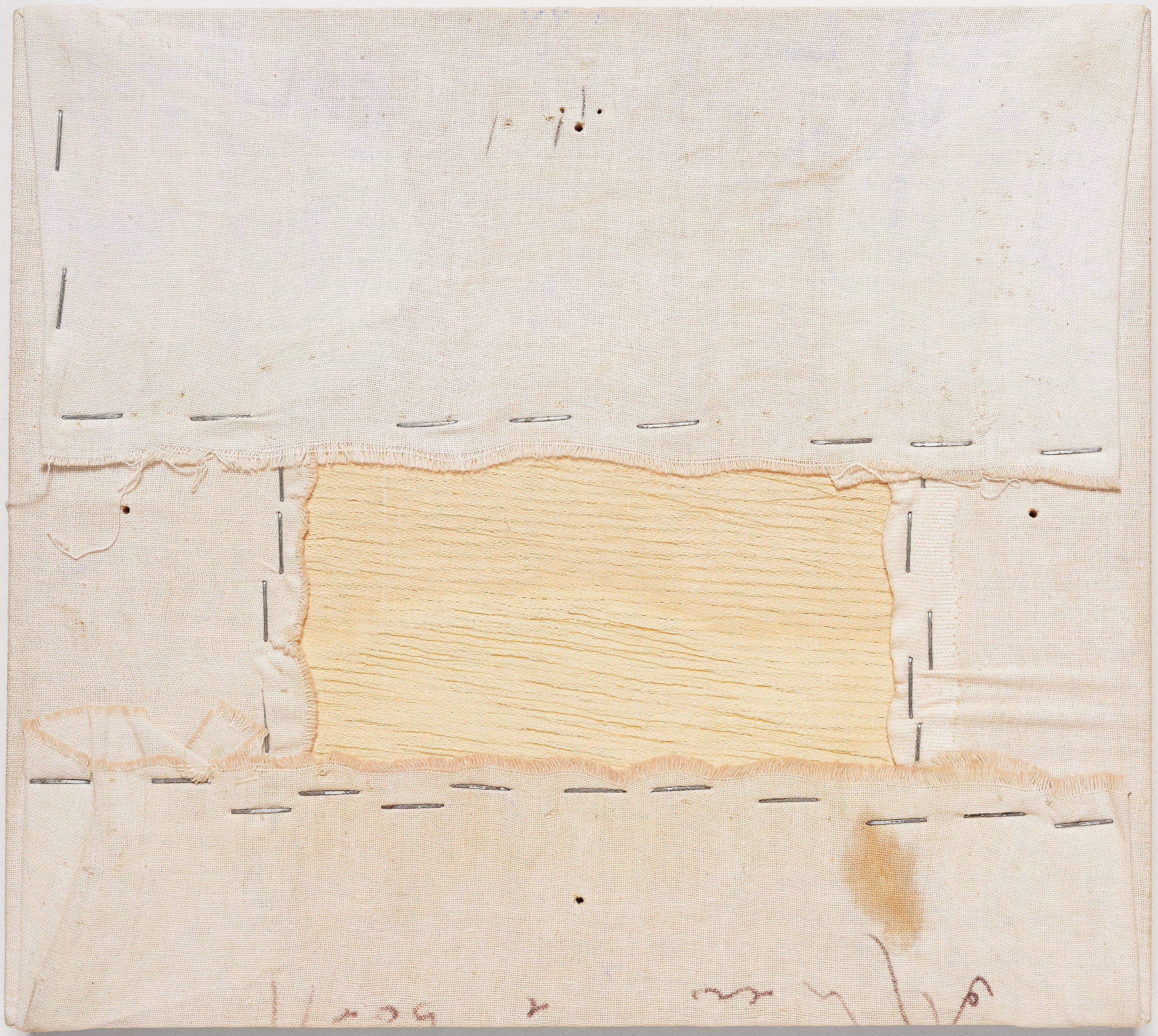 This picture shows the following artwork: Alighiero Boetti. ”Attirare l´attenzione”. 1987.
