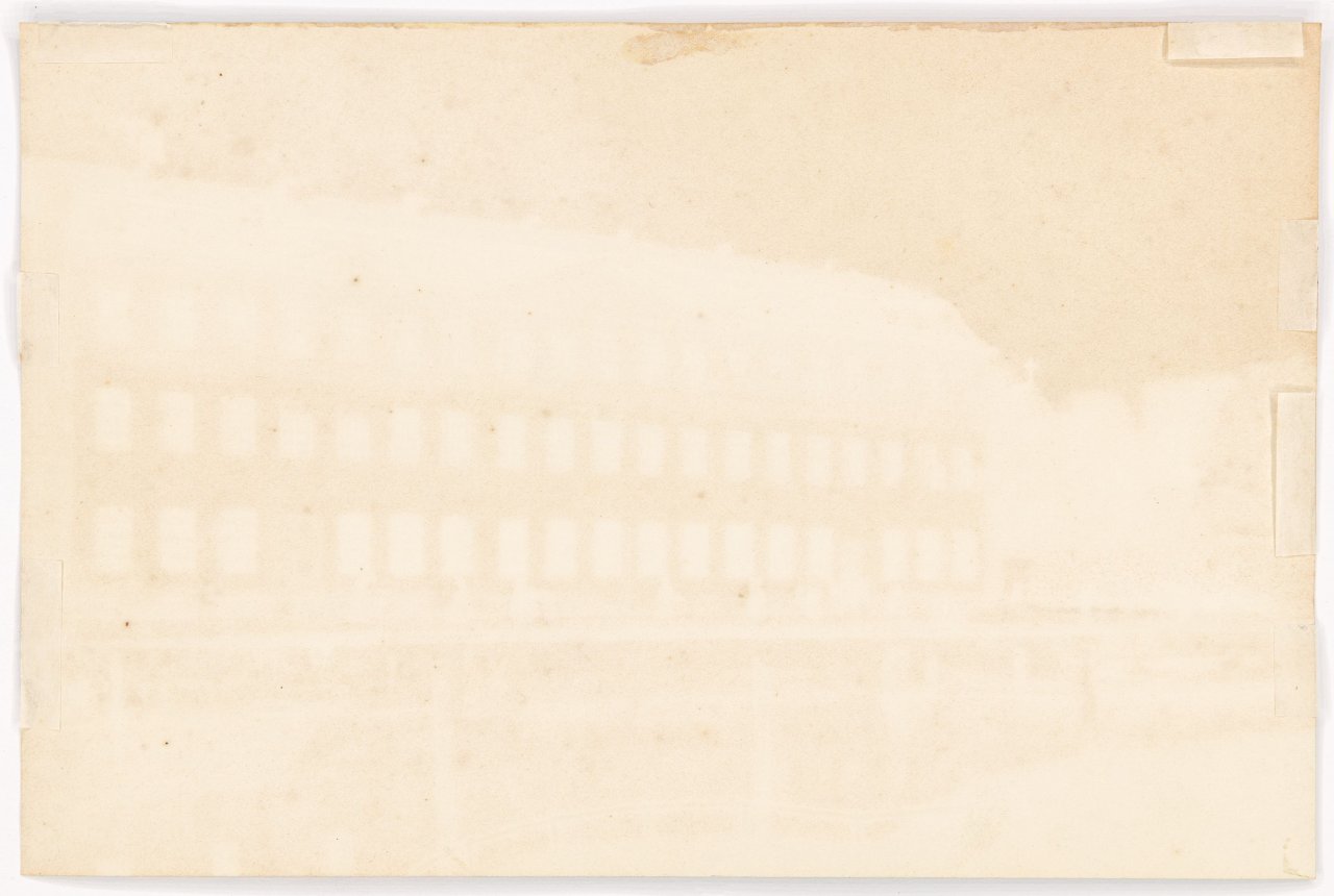 Auf diesem Bild ist das folgende Kunstwerk zu sehen: Eduard Gaertner. „Das Joachimsthalsche Gymnasium an der Burgstraße“. 1857.