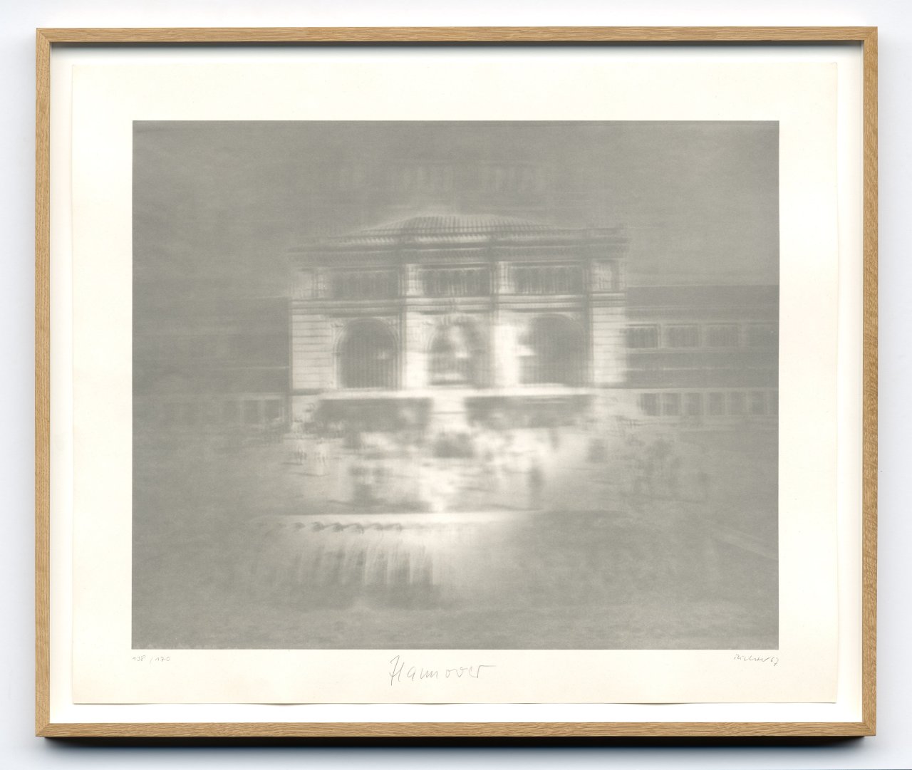 Auf diesem Bild ist das folgende Kunstwerk zu sehen: Gerhard Richter. „Bahnhof (Hannover)“. 1967.