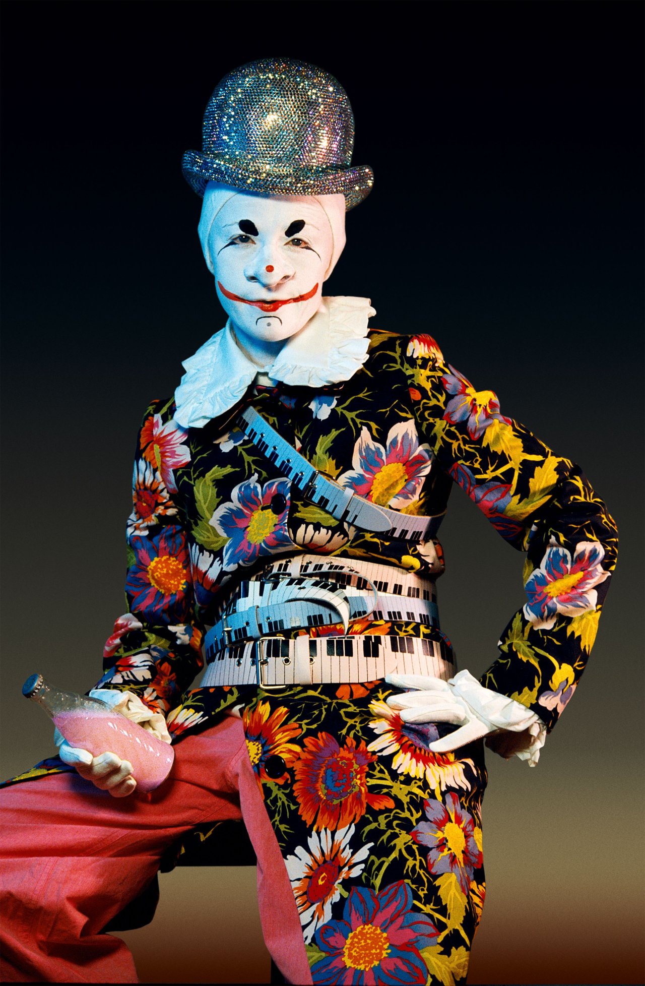 Auf diesem Bild ist das folgende Kunstwerk zu sehen: Cindy Sherman. Untitled #415. 2004.