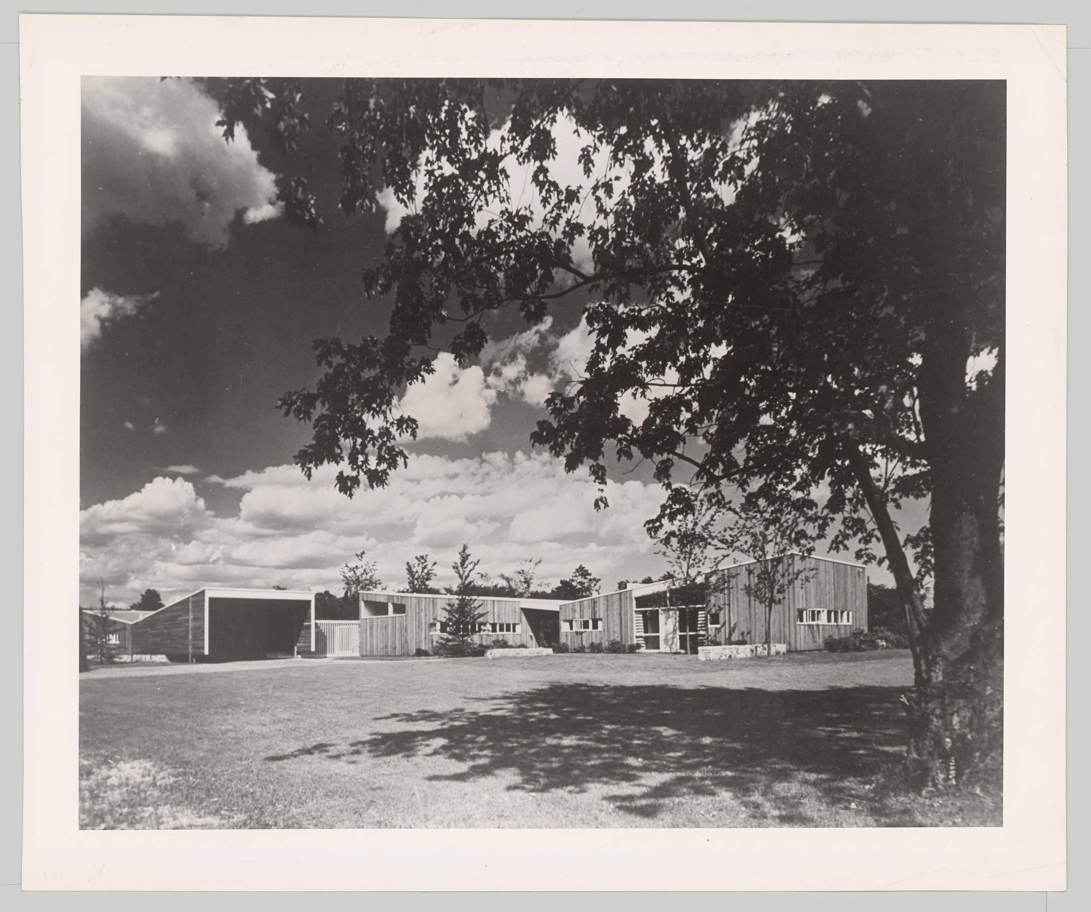This picture shows the following artwork: Ezra Stoller. Geller House I, Marcel Breuer (1945) Lawrence, NY. 1945.