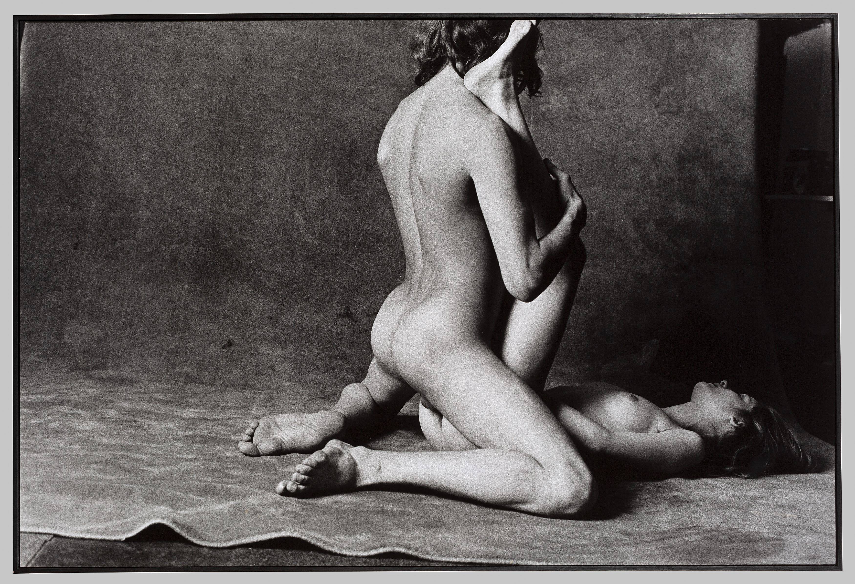 This picture shows the following artwork: Will McBride. ”Rocky und Julia, München”. 1970.