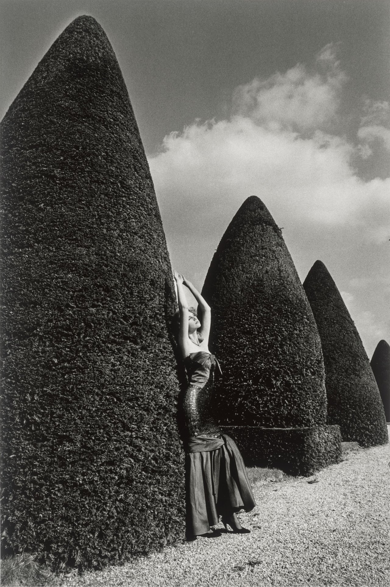 Auf diesem Bild ist das folgende Kunstwerk zu sehen: Jeanloup Sieff. Pour Vogue, Paris. 1983.
