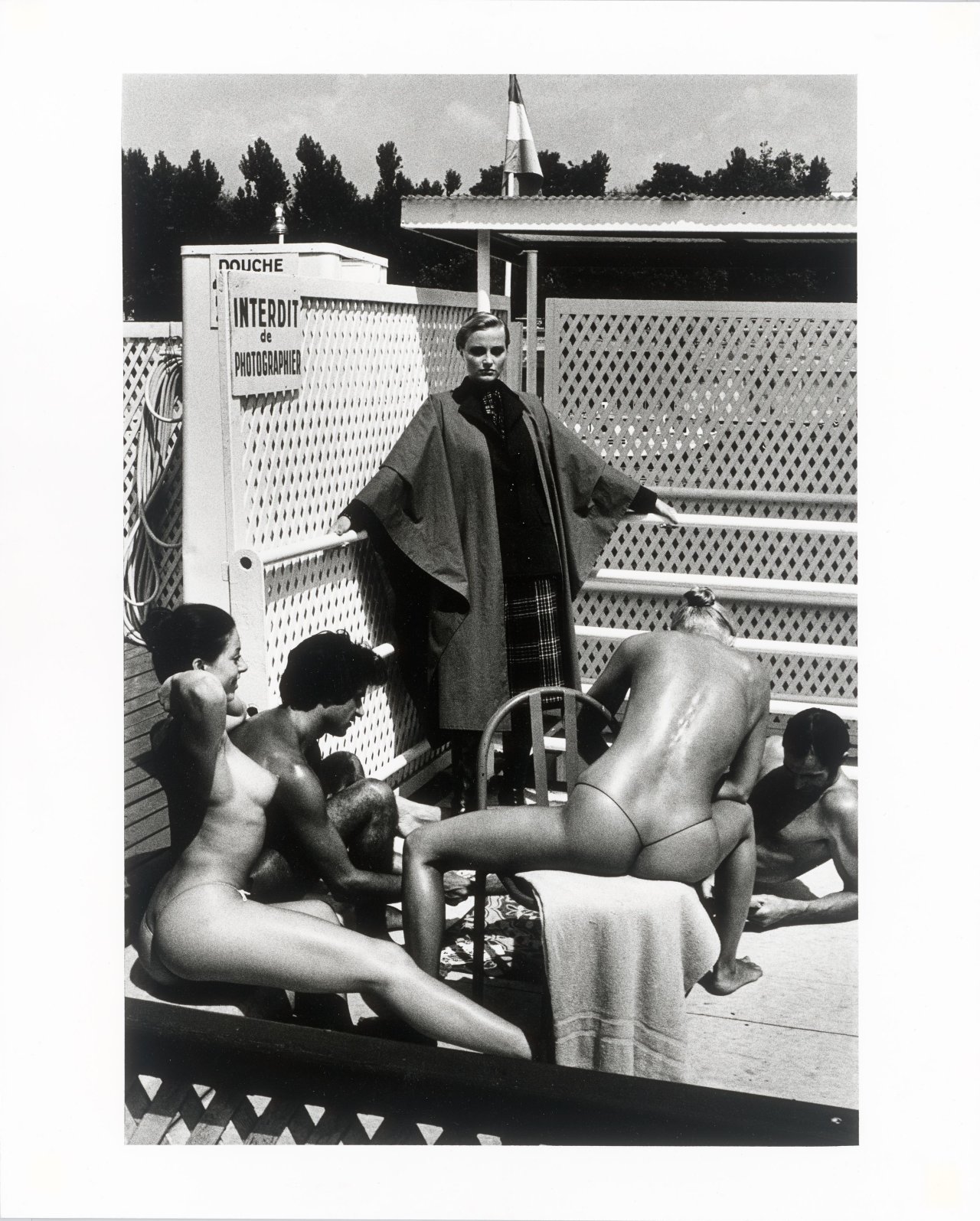 This picture shows the following artwork: Helmut Newton. ”Piscine Deligny, Paris