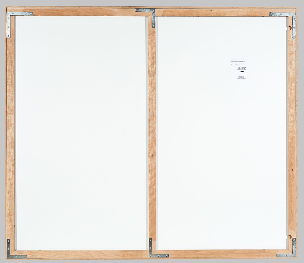 Auf diesem Bild ist das folgende Kunstwerk zu sehen: Candida Höfer. Universitätsbibliothek Innsbruck I 2004.